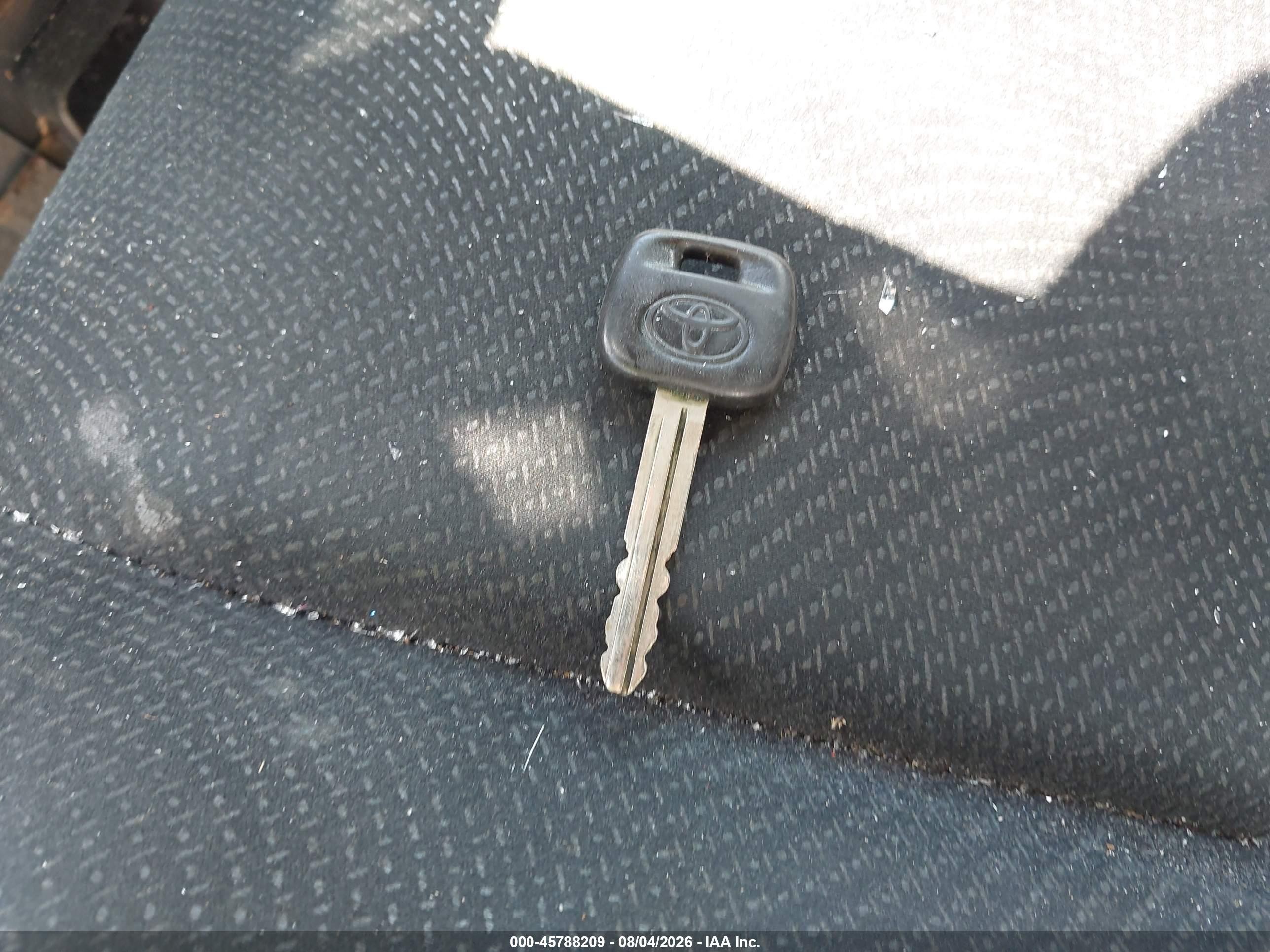 2009 Toyota Yaris   Silver vin: JTDBT903494042742