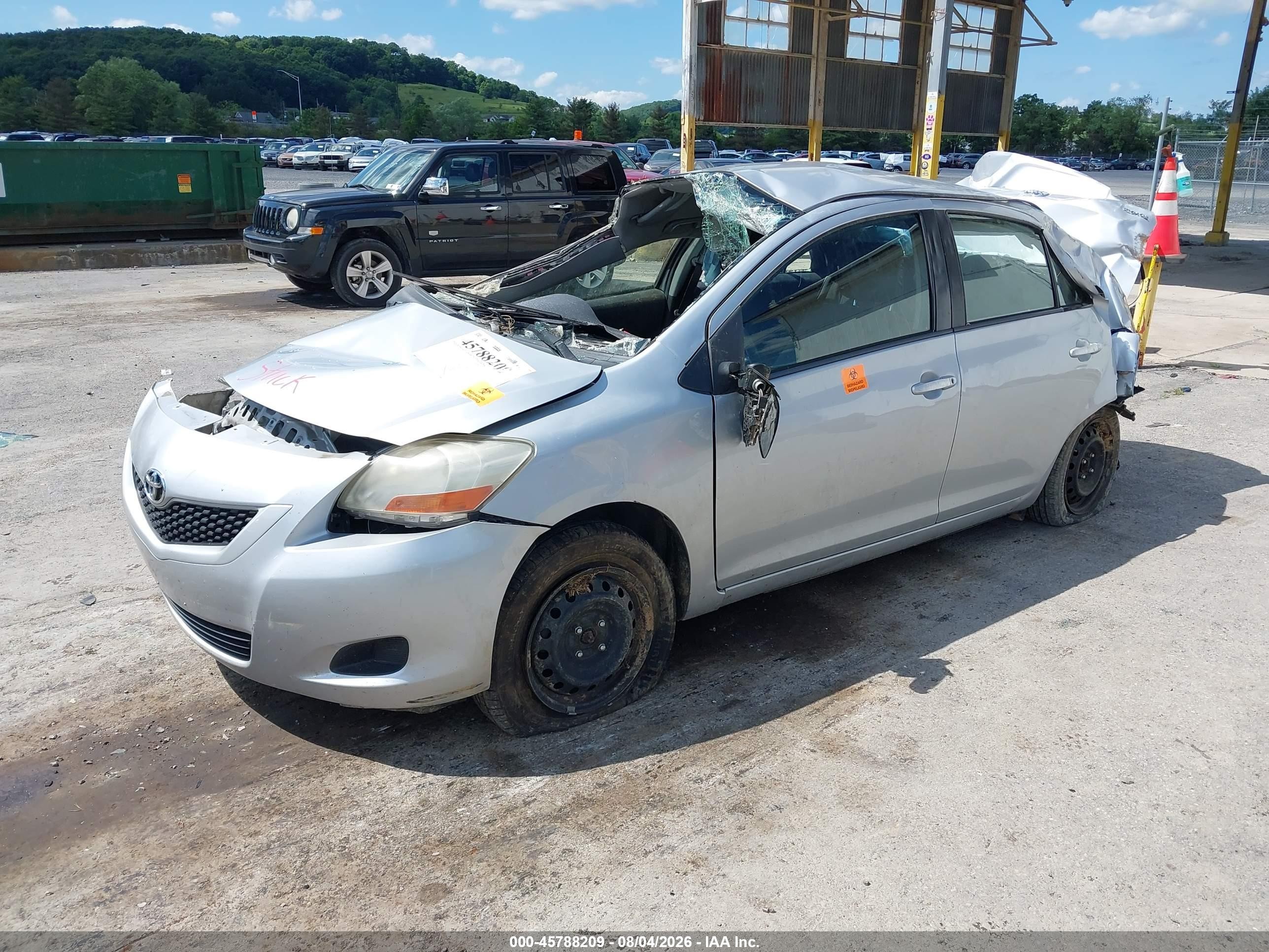2009 Toyota Yaris   Silver vin: JTDBT903494042742