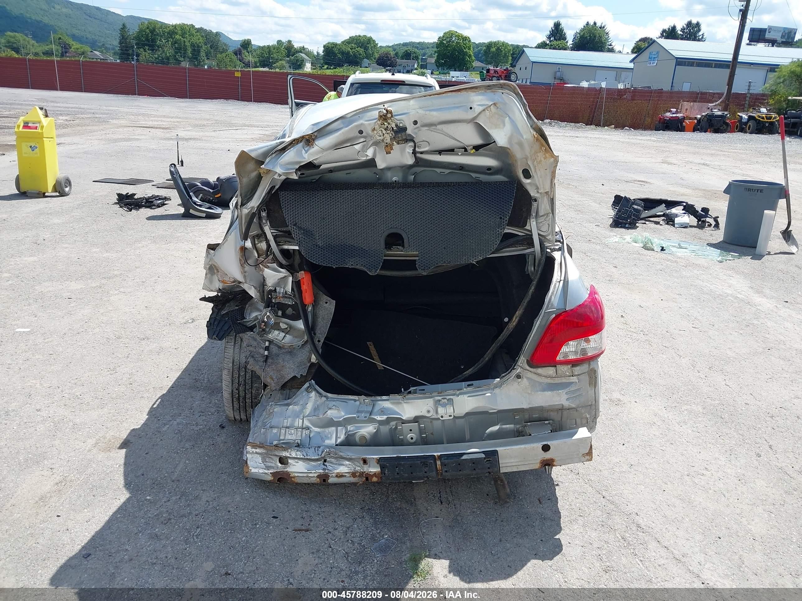 2009 Toyota Yaris   Silver vin: JTDBT903494042742