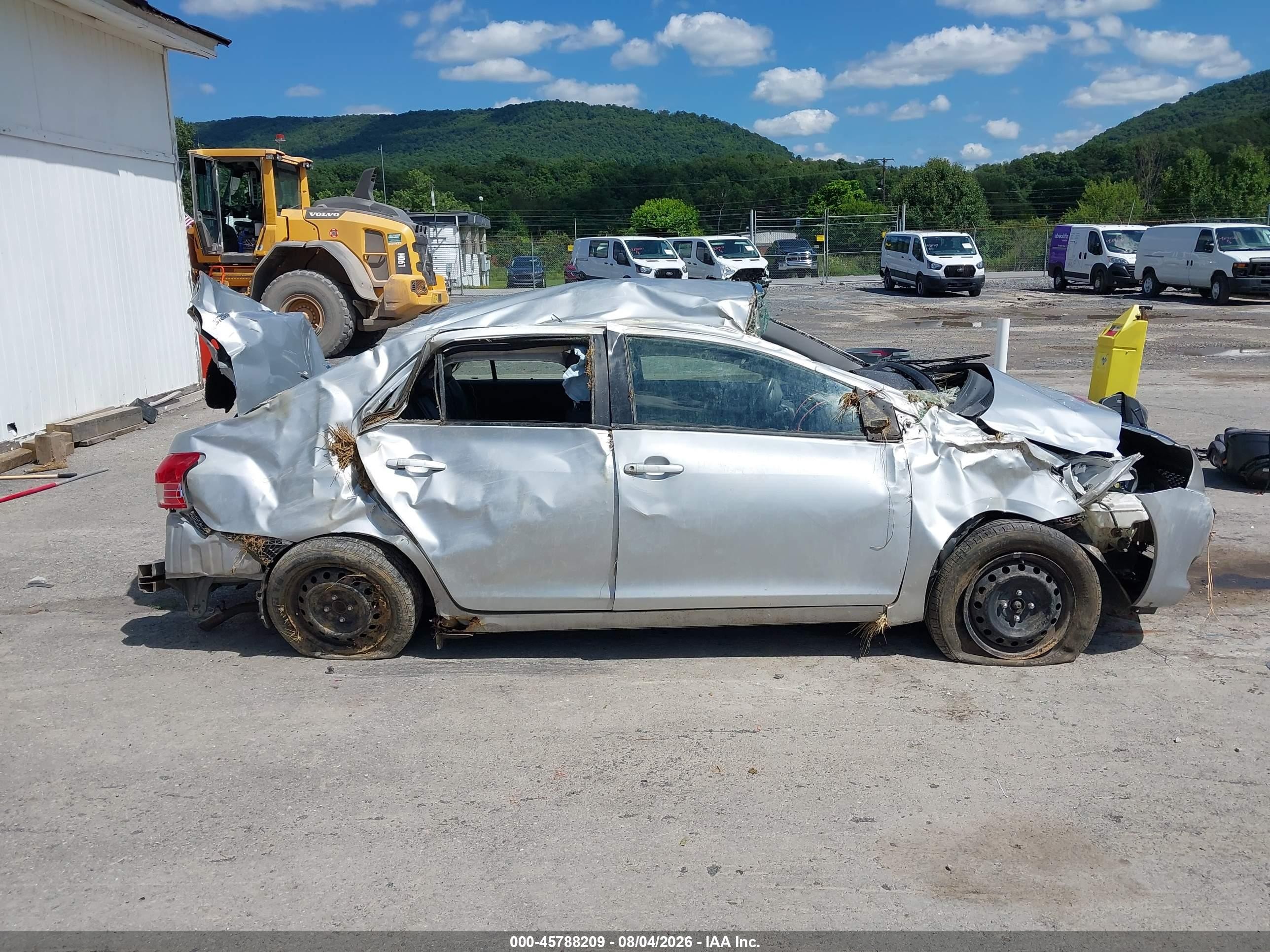 2009 Toyota Yaris   Silver vin: JTDBT903494042742