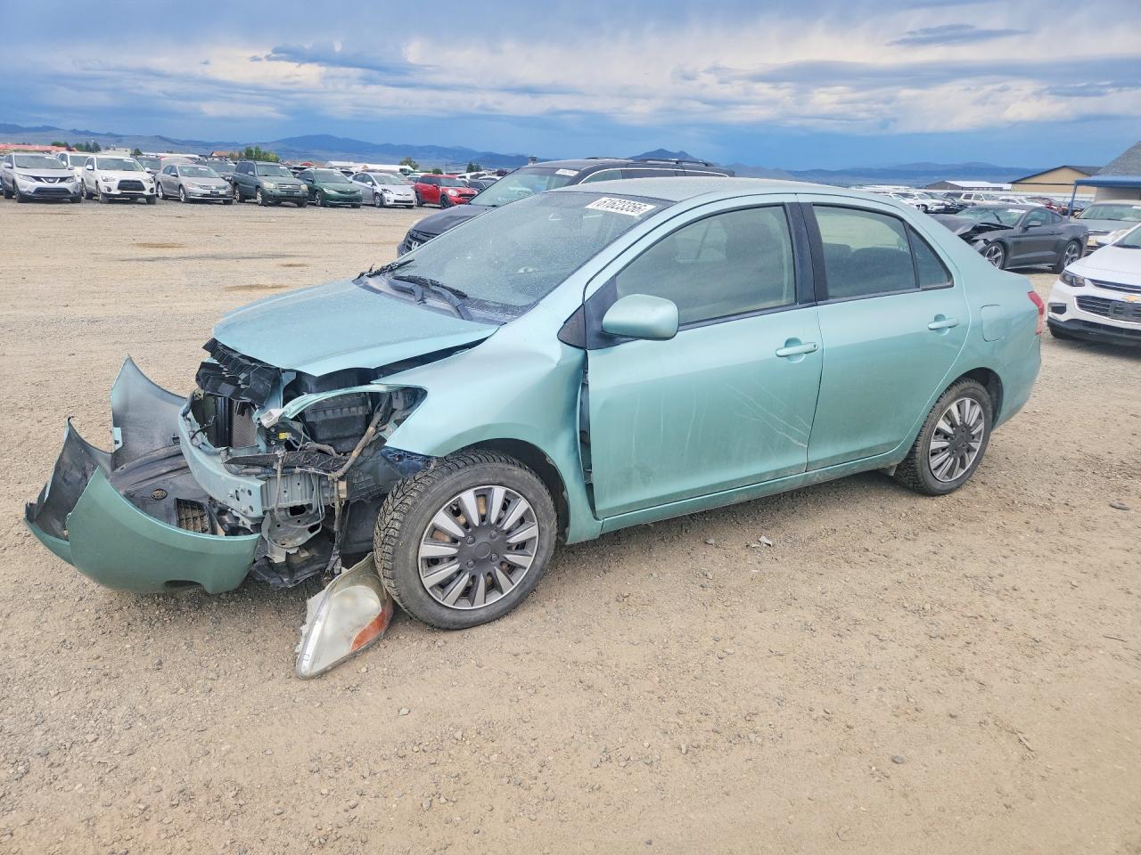 2009 Toyota Yaris Base Green vin: JTDBT903494046483