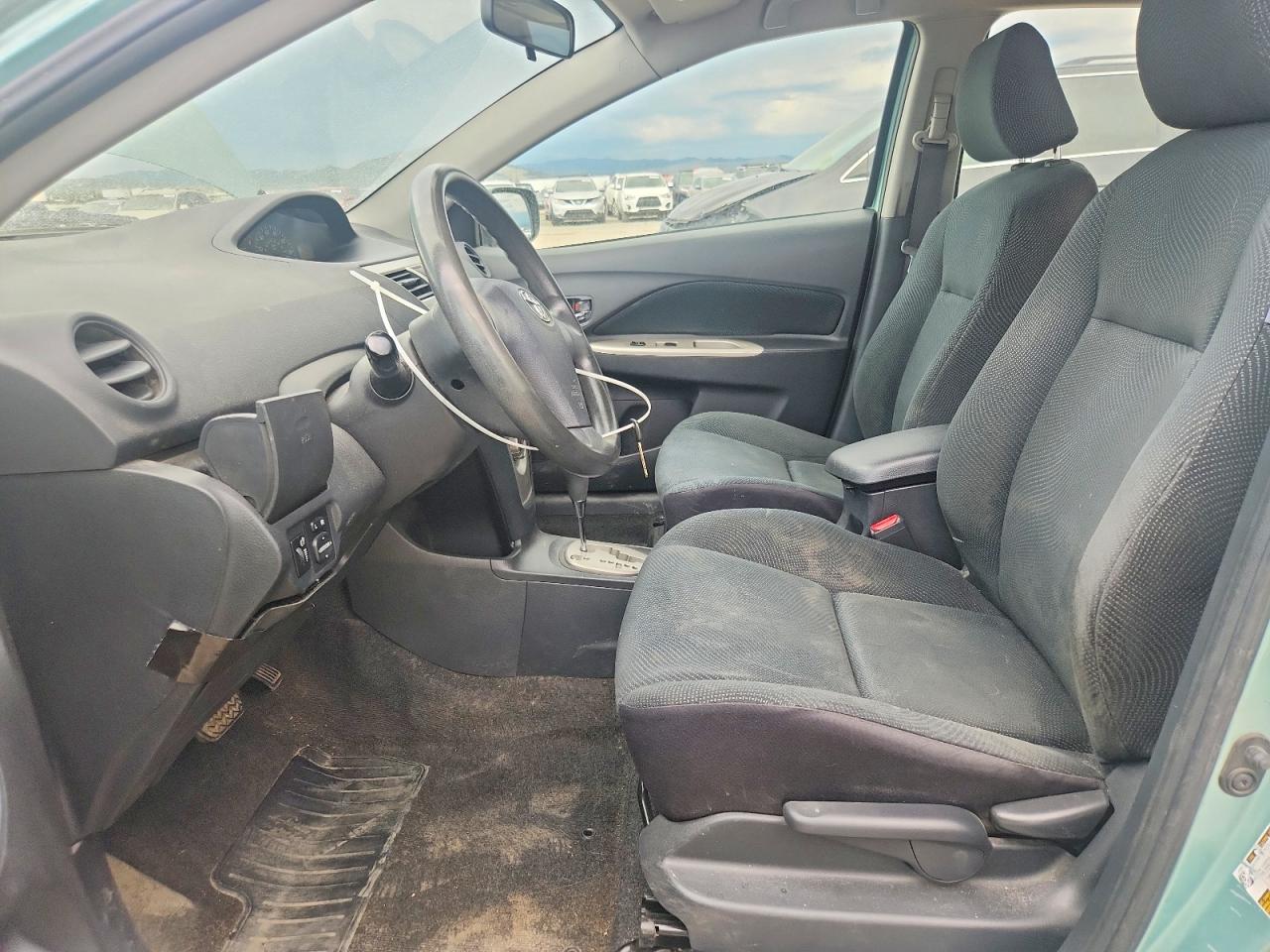 2009 Toyota Yaris Base Green vin: JTDBT903494046483