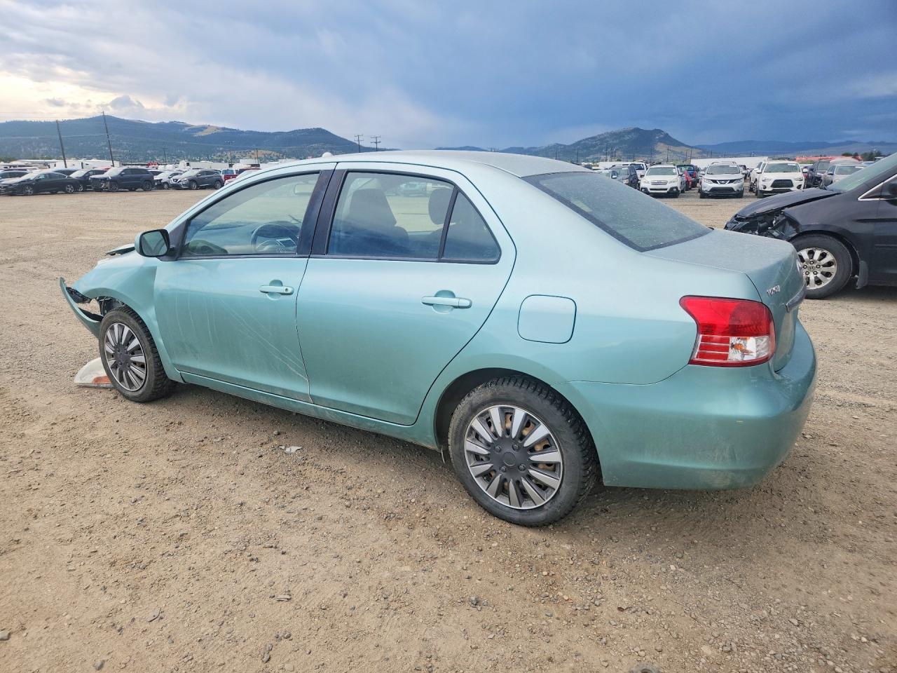 2009 Toyota Yaris Base Green vin: JTDBT903494046483