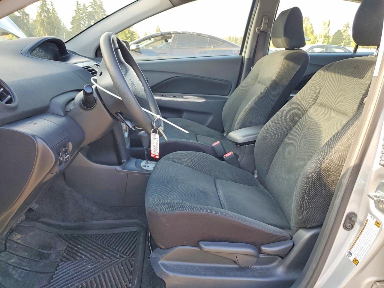2009 Toyota Yaris Base Silver vin: JTDBT903494047360