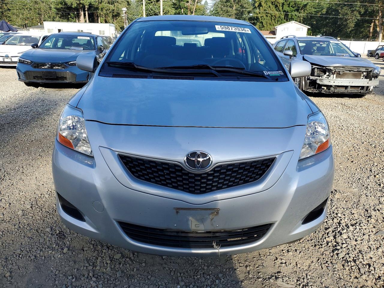 2009 Toyota Yaris Base Silver vin: JTDBT903494047360