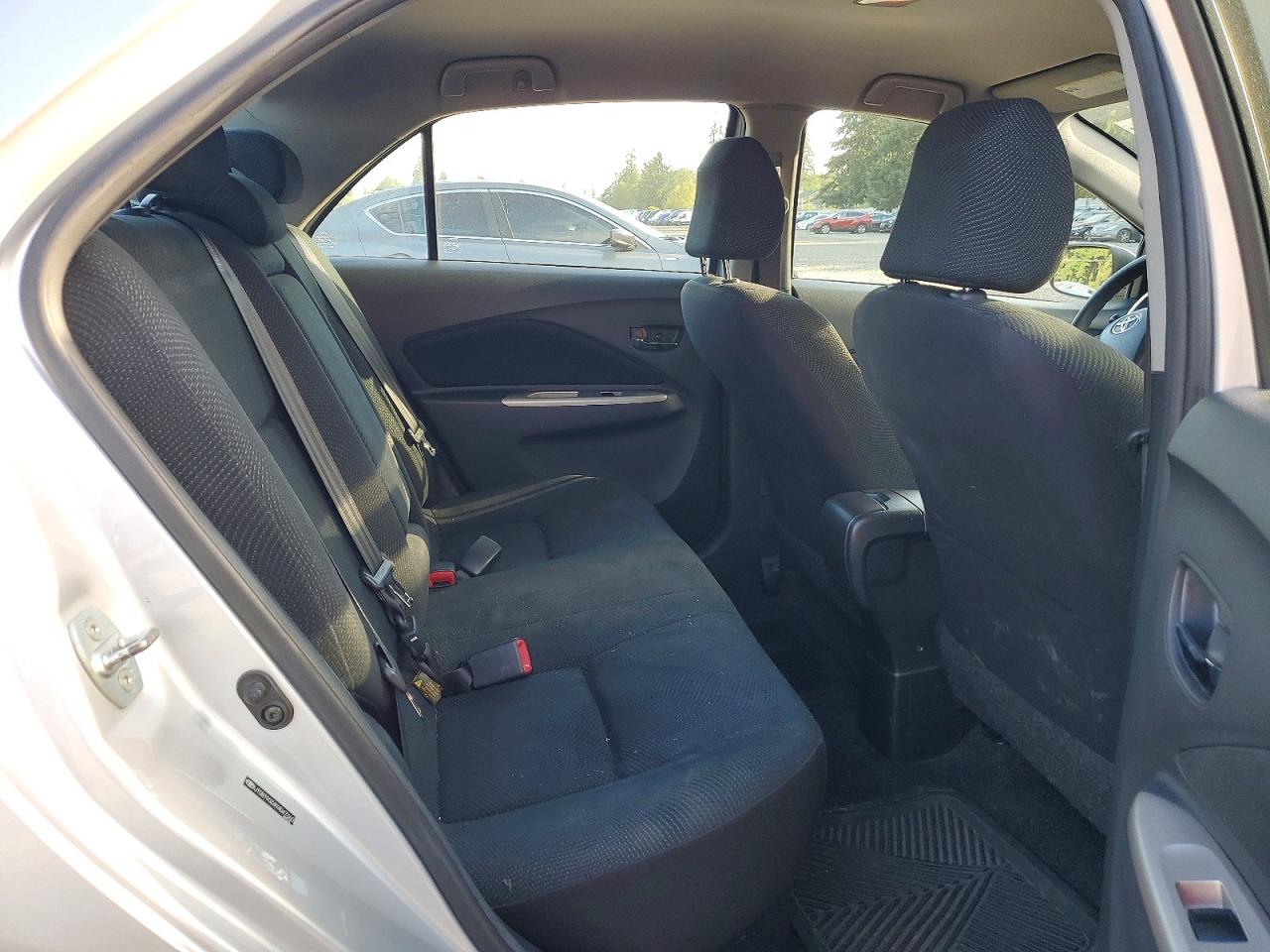 2009 Toyota Yaris Base Silver vin: JTDBT903494047360