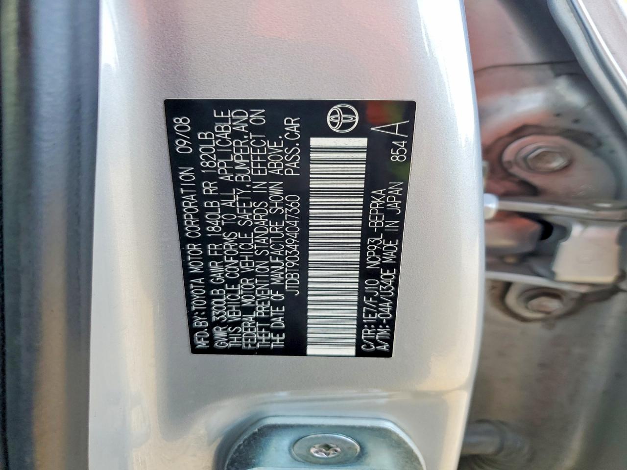 2009 Toyota Yaris Base Silver vin: JTDBT903494047360