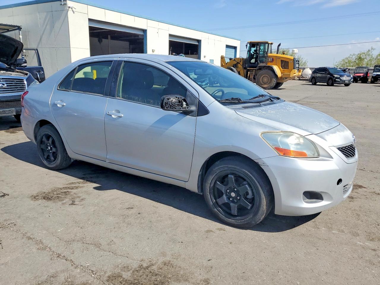 2009 Toyota Yaris Base Silver vin: JTDBT903494053269