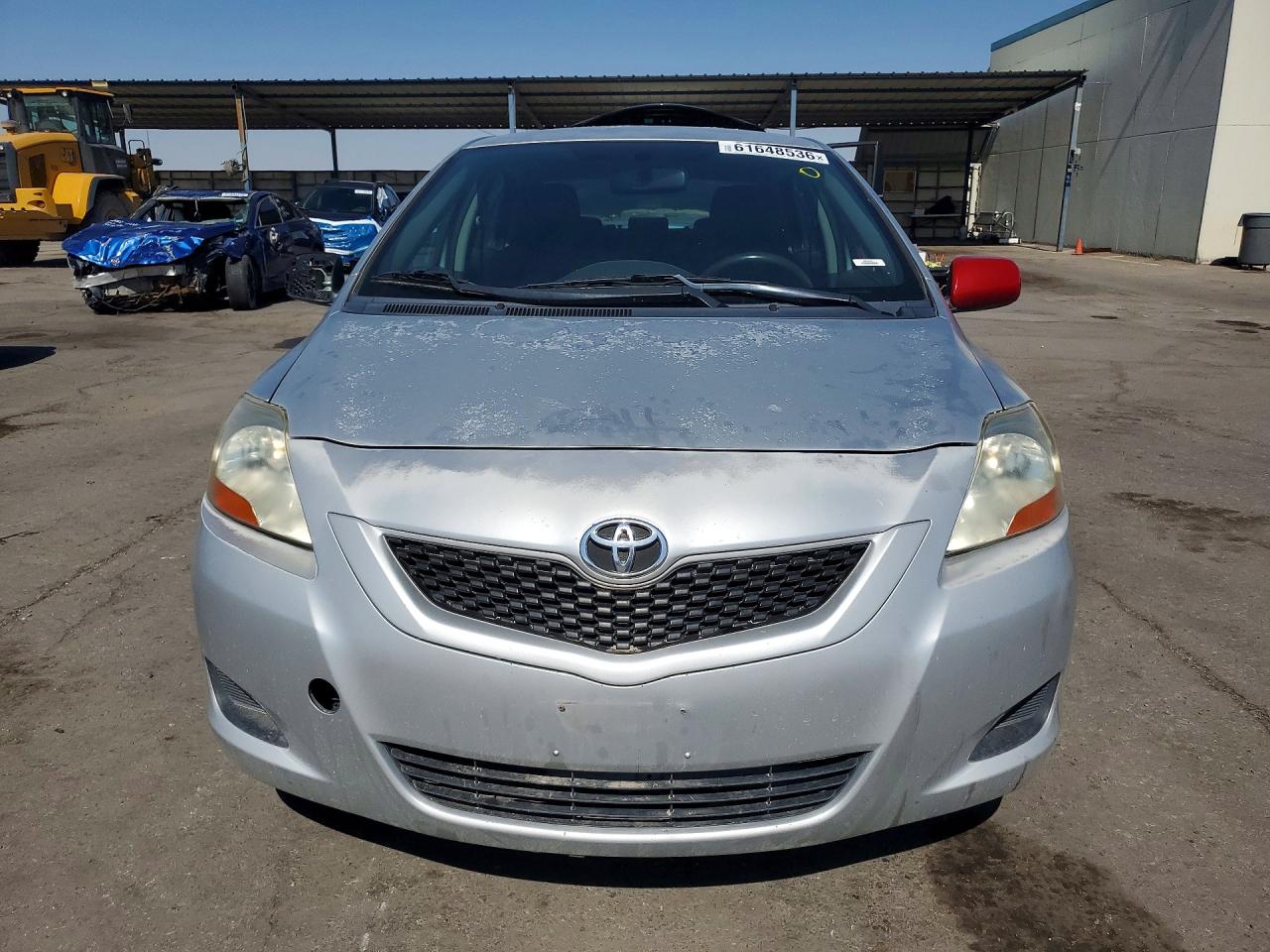 2009 Toyota Yaris Base Silver vin: JTDBT903494053269