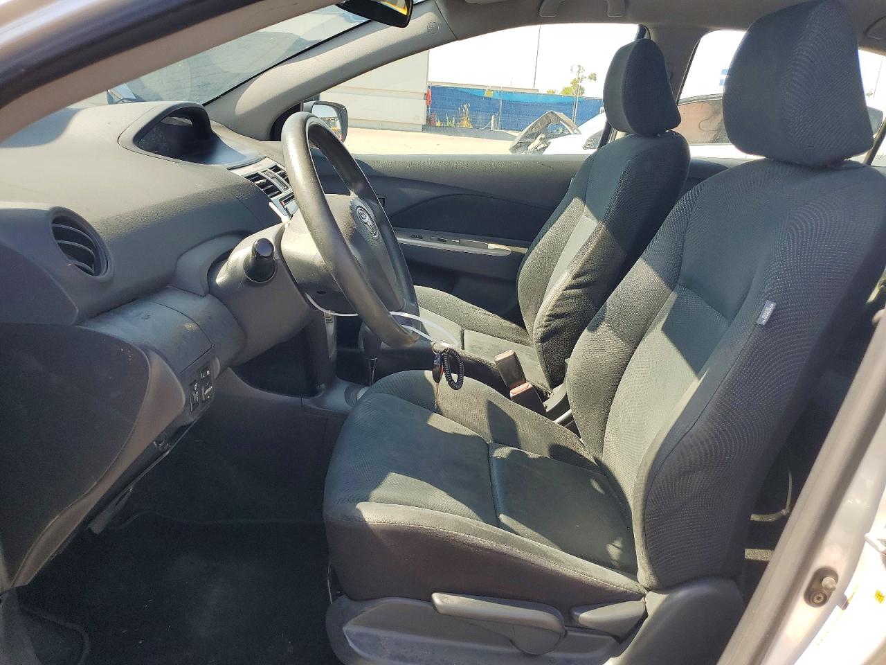2009 Toyota Yaris Base Silver vin: JTDBT903494053269