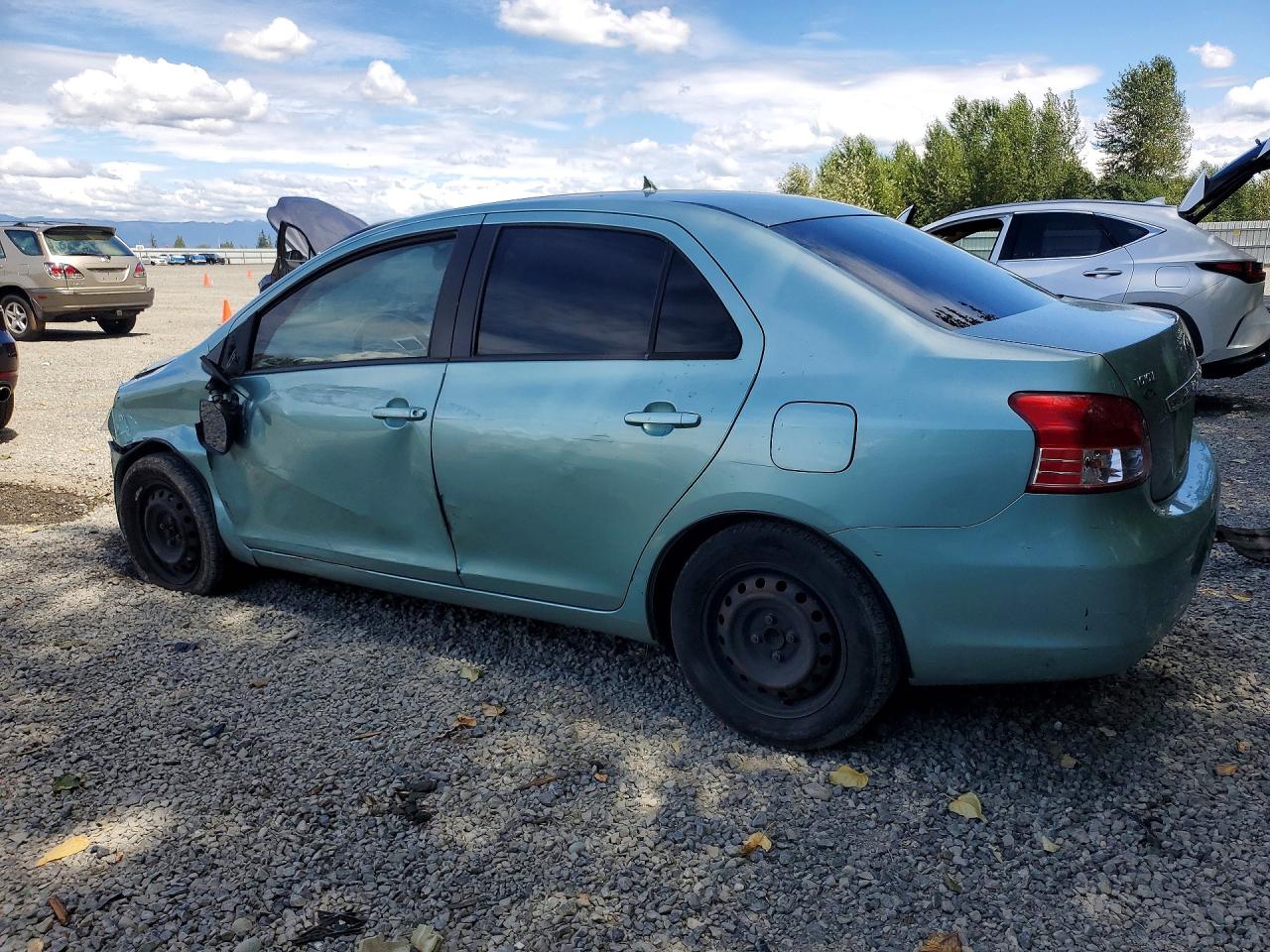 2007 Toyota Yaris Base Turquoise vin: JTDBT903571082617