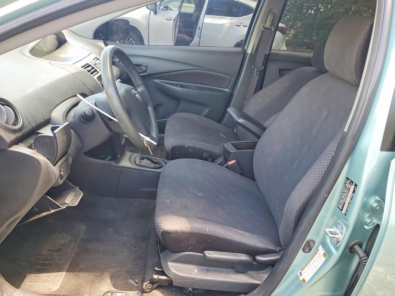 2007 Toyota Yaris Base Turquoise vin: JTDBT903571082617