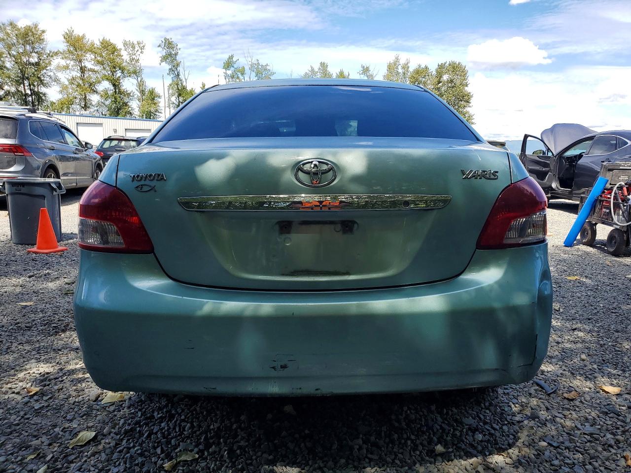 2007 Toyota Yaris Base Turquoise vin: JTDBT903571082617
