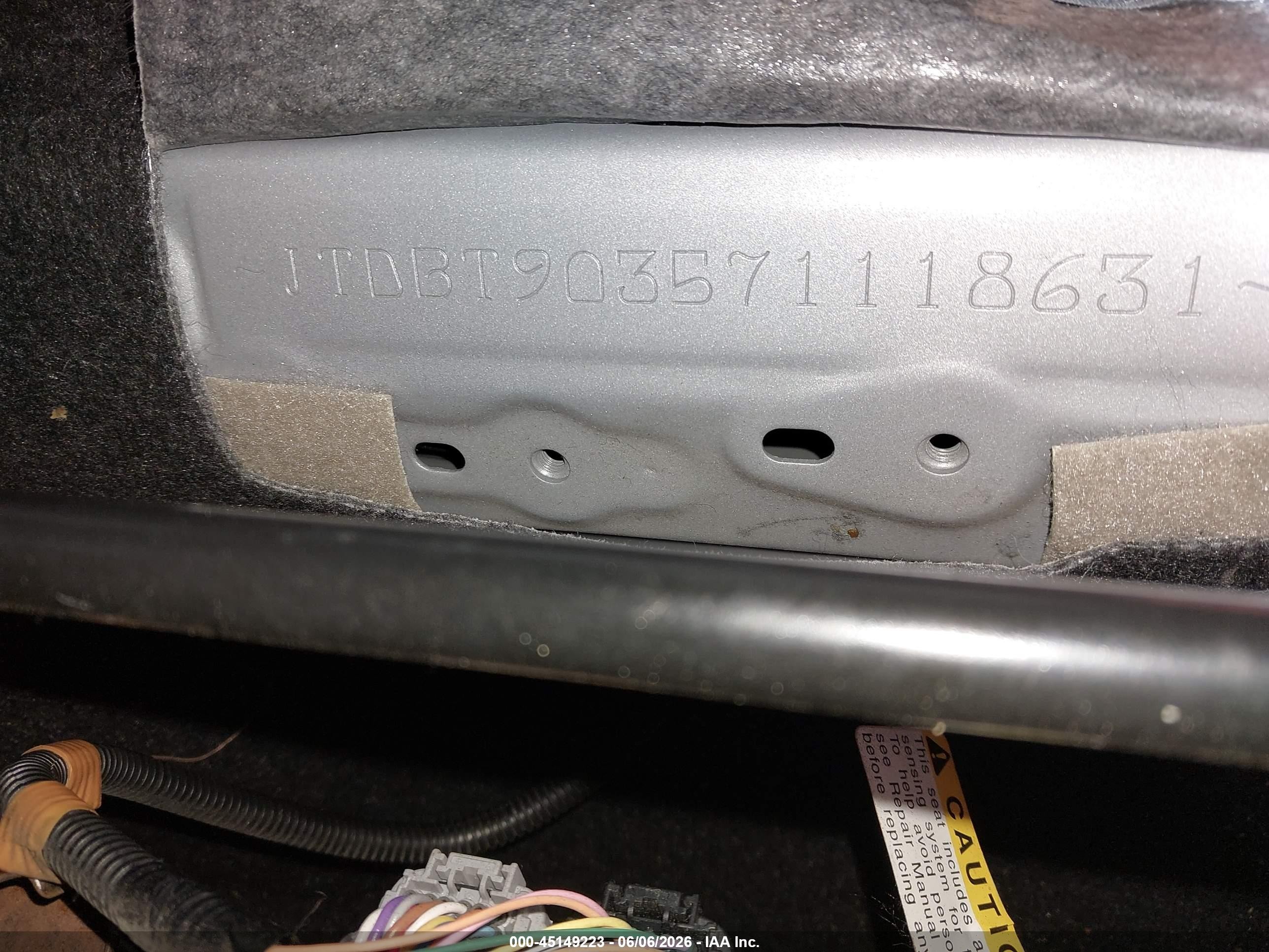 2007 Toyota Yaris S Серебряный vin: JTDBT903571118631
