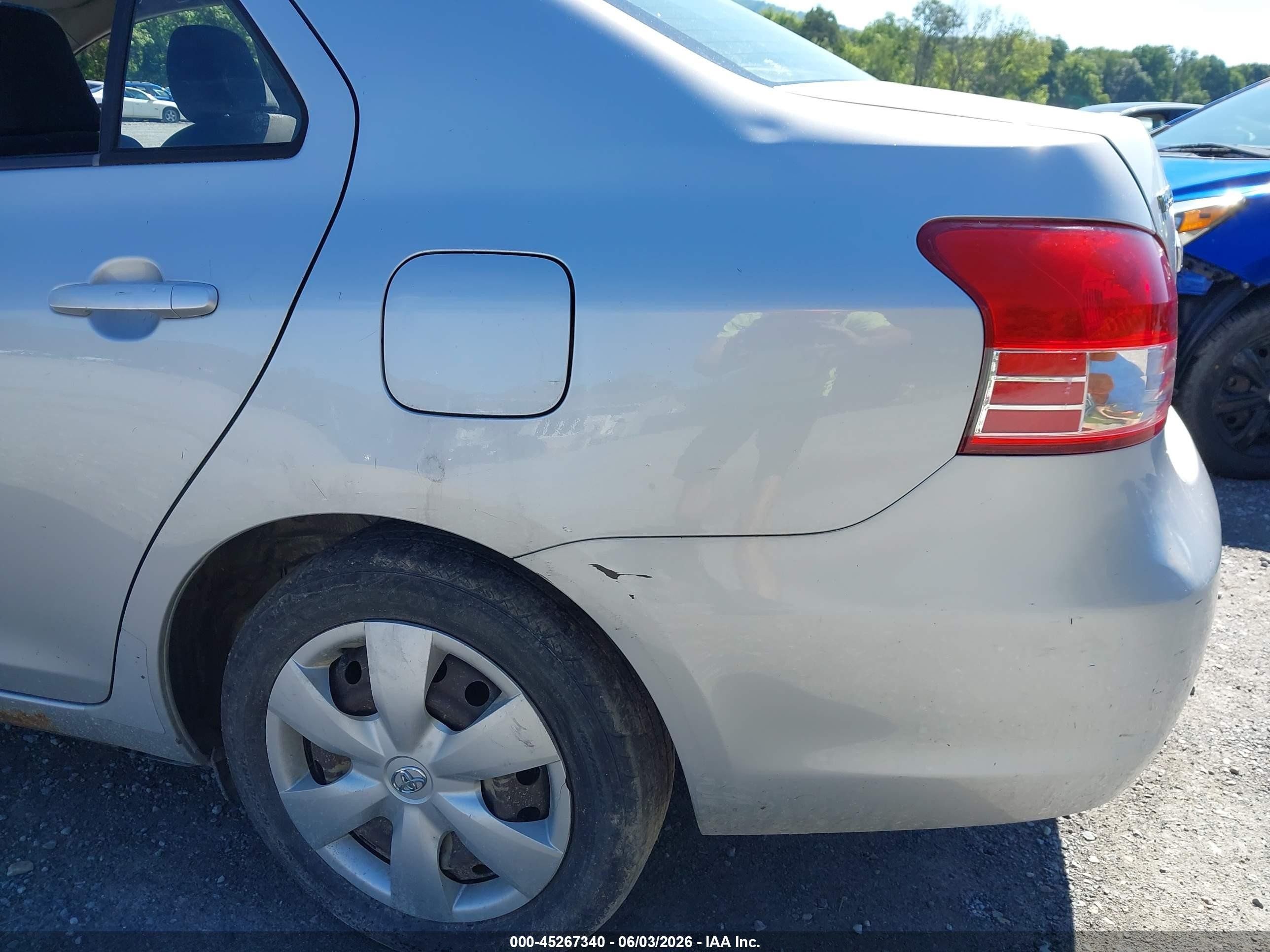 2007 Toyota Yaris   Silver vin: JTDBT903571148096