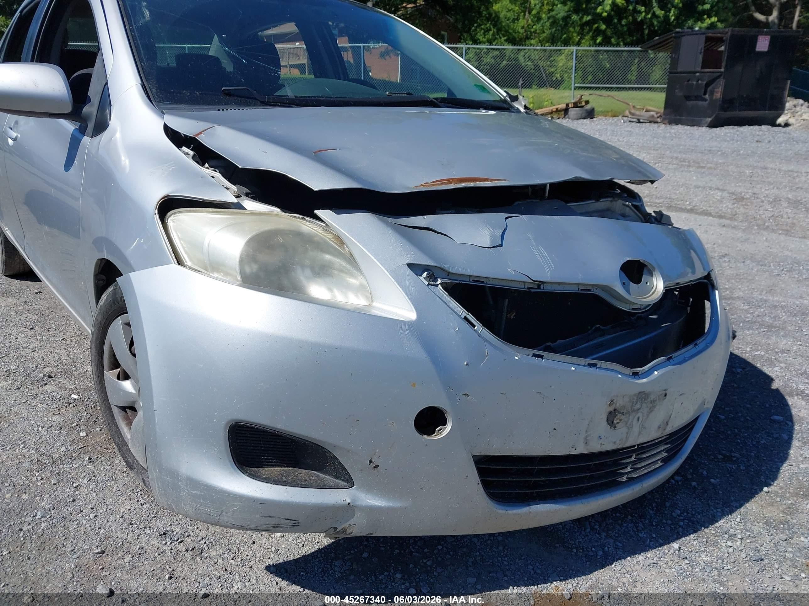 2007 Toyota Yaris   Silver vin: JTDBT903571148096
