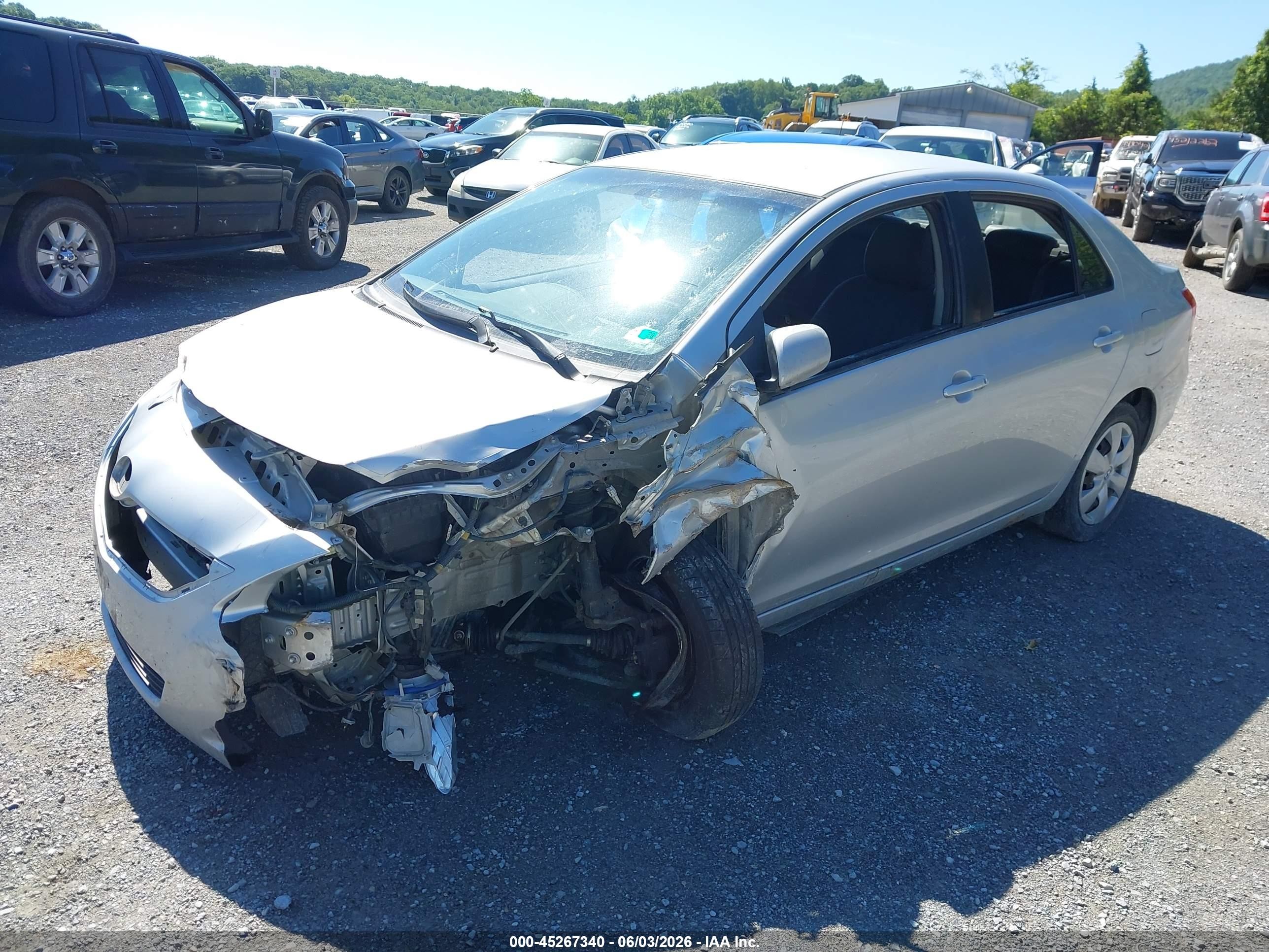 2007 Toyota Yaris   Silver vin: JTDBT903571148096