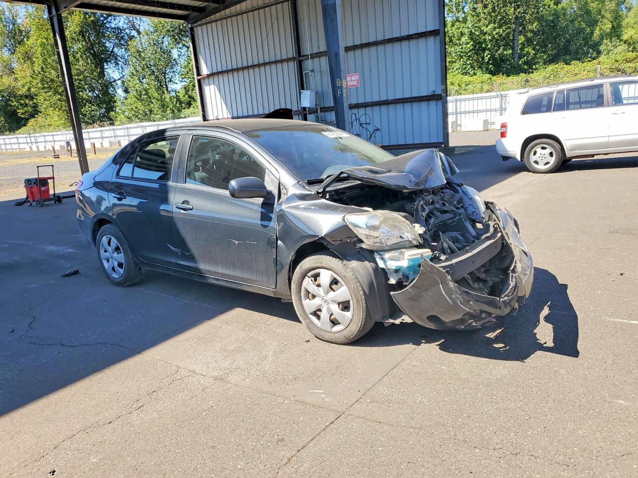 2008 Toyota Yaris Base Charcoal vin: JTDBT903581211117