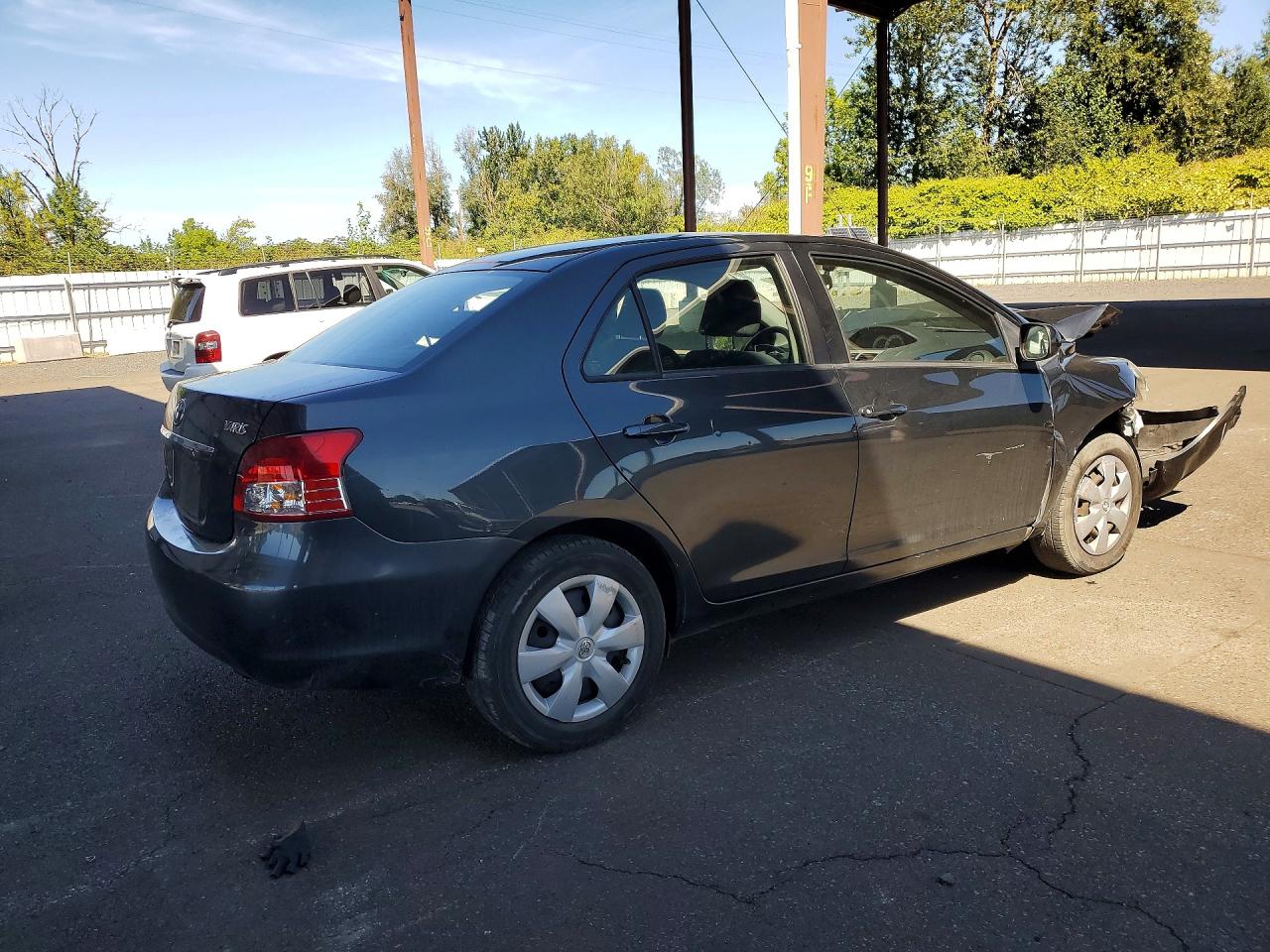 2008 Toyota Yaris Base Charcoal vin: JTDBT903581211117