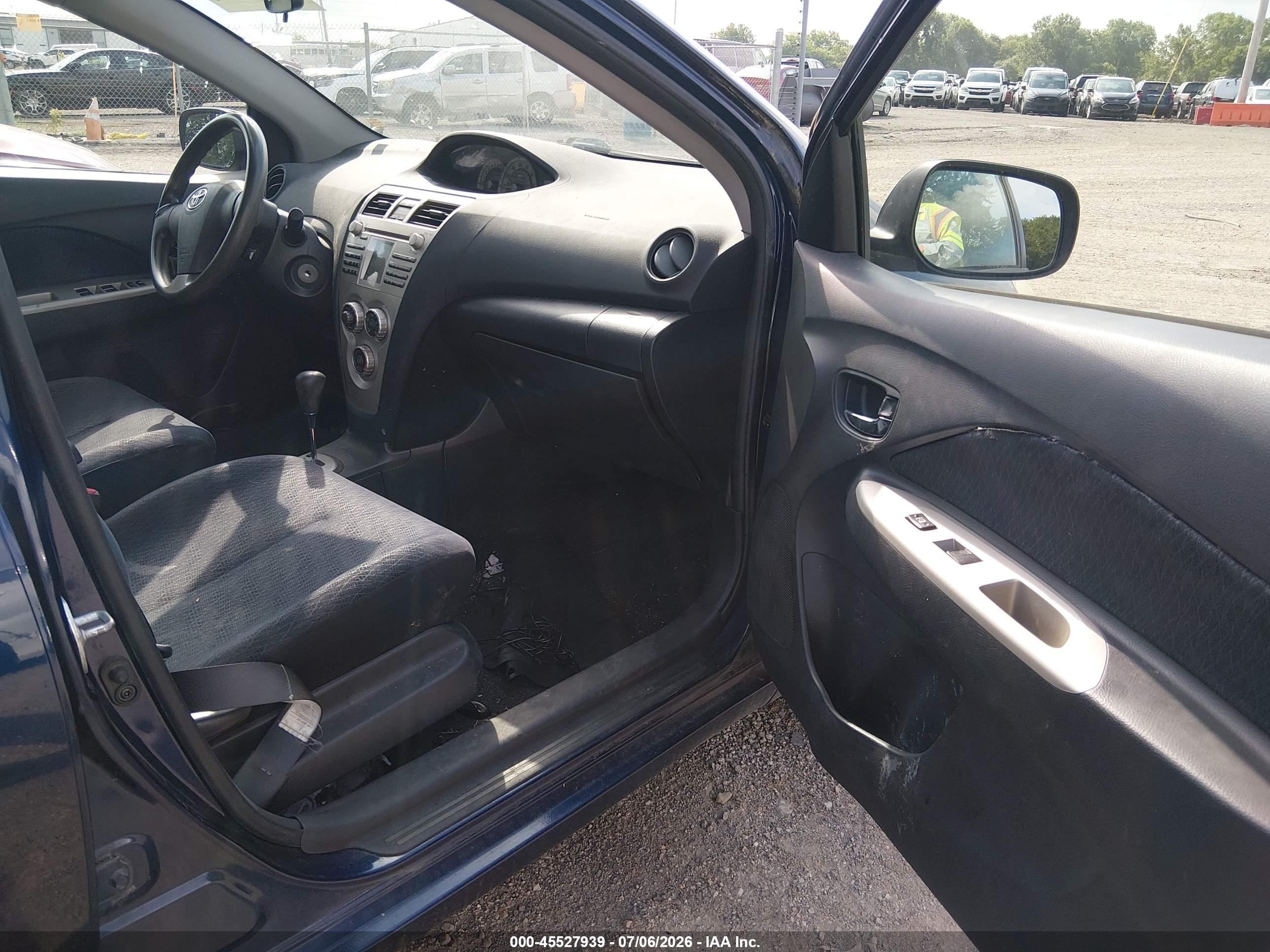 2008 Toyota Yaris   Blue vin: JTDBT903581225910