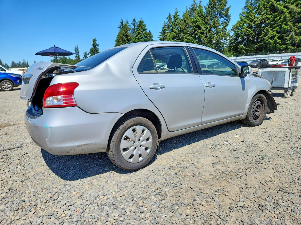 2009 Toyota Yaris Base Silver vin: JTDBT903591311235