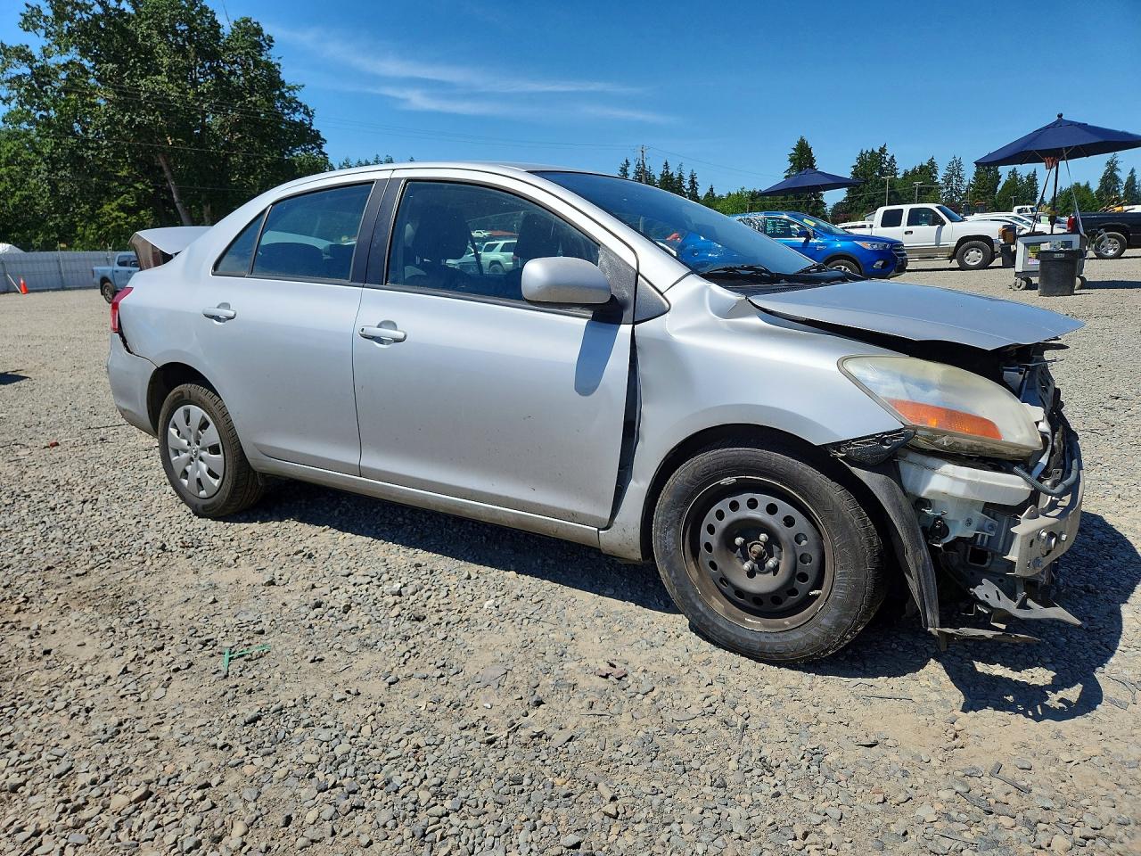 2009 Toyota Yaris Base Silver vin: JTDBT903591311235