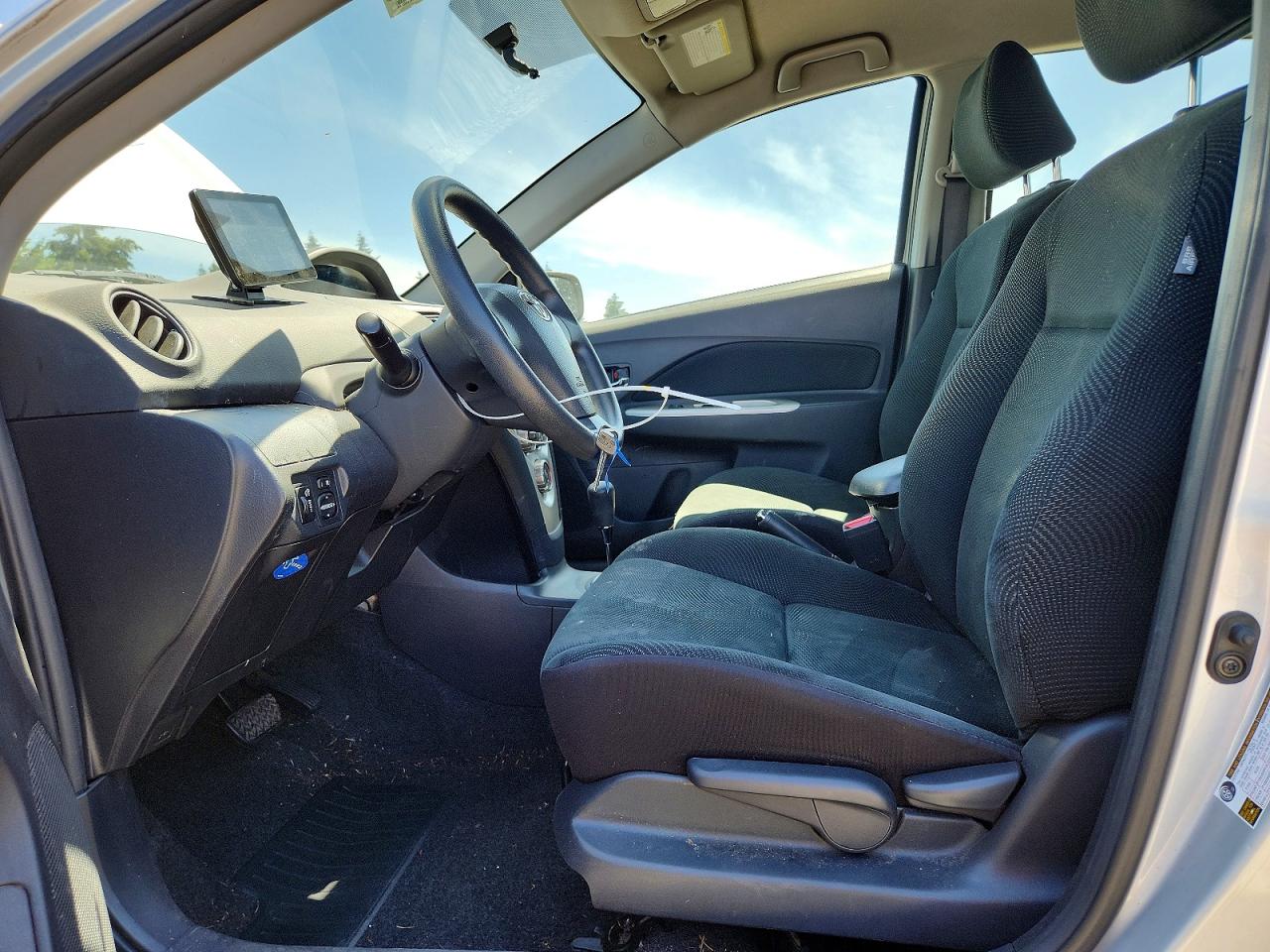 2009 Toyota Yaris Base Silver vin: JTDBT903591311235