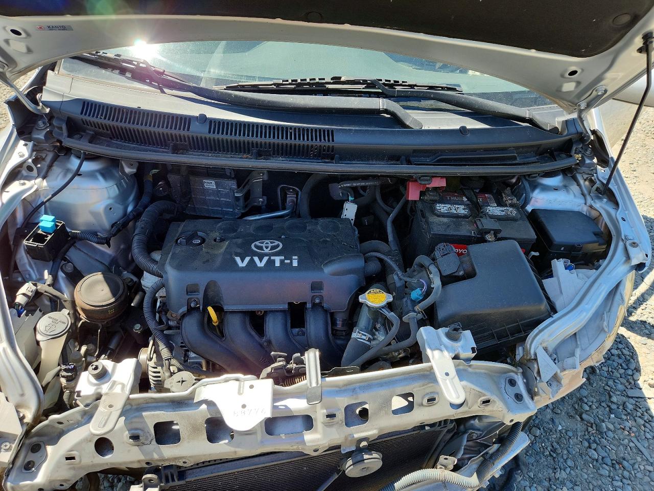 2009 Toyota Yaris Base Silver vin: JTDBT903591311235