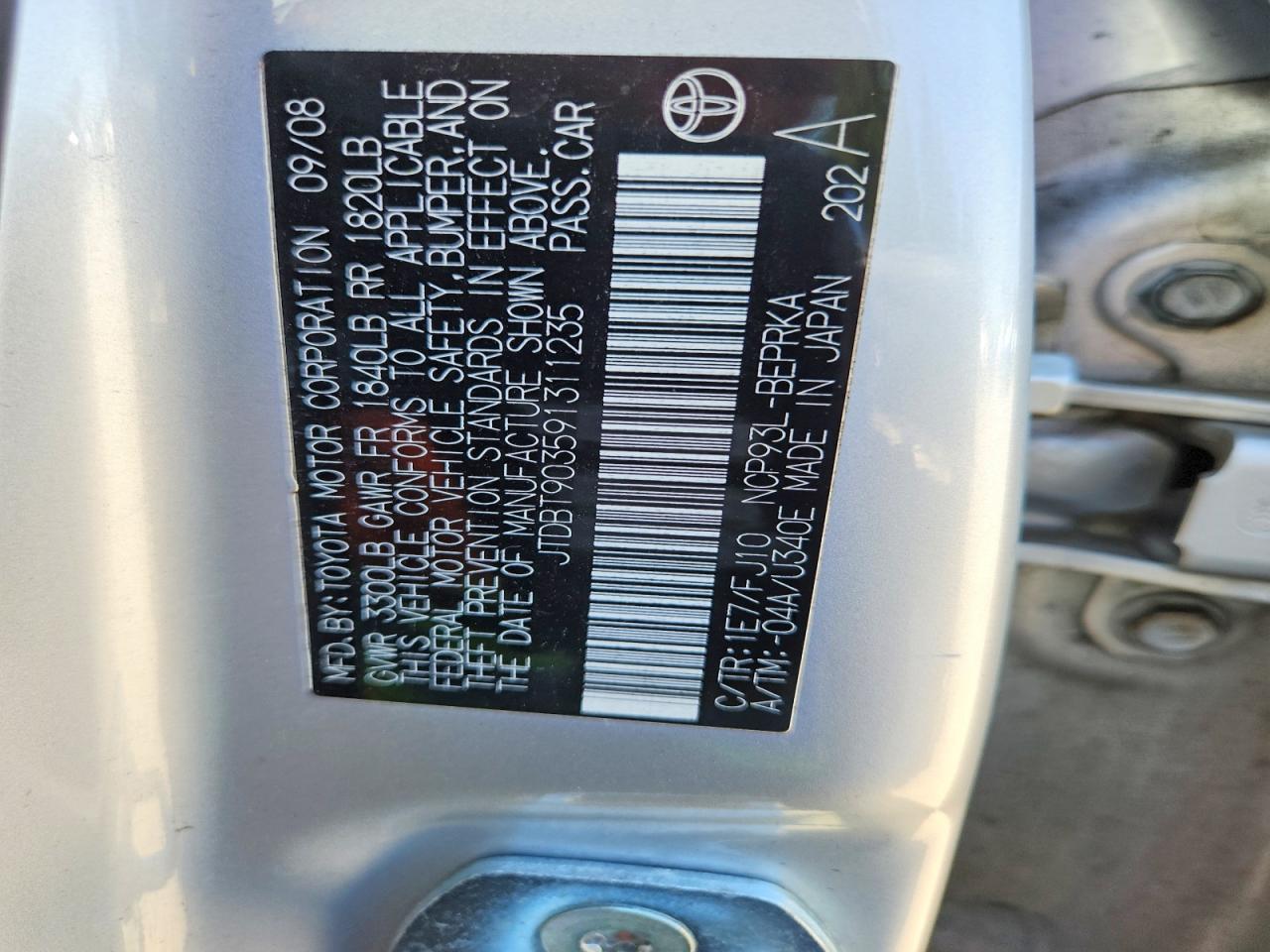 2009 Toyota Yaris Base Silver vin: JTDBT903591311235