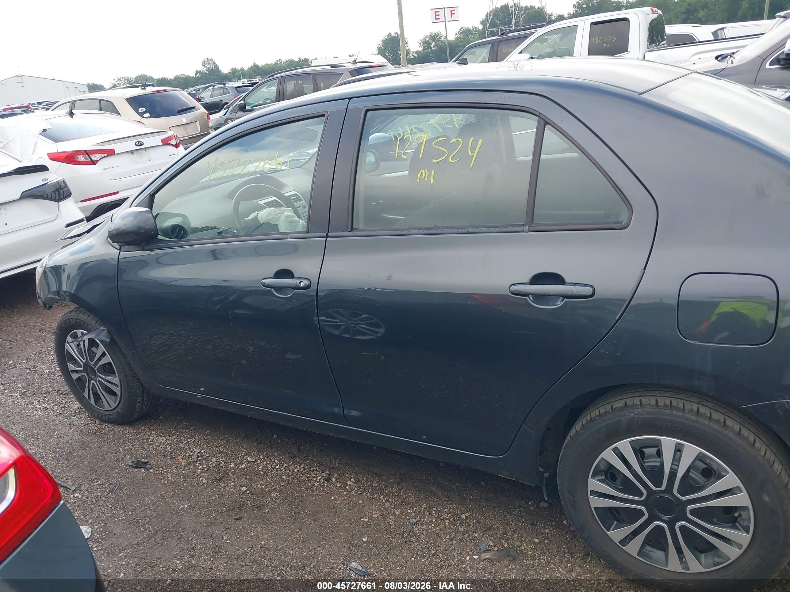 2009 Toyota Yaris   Gray vin: JTDBT903591325488