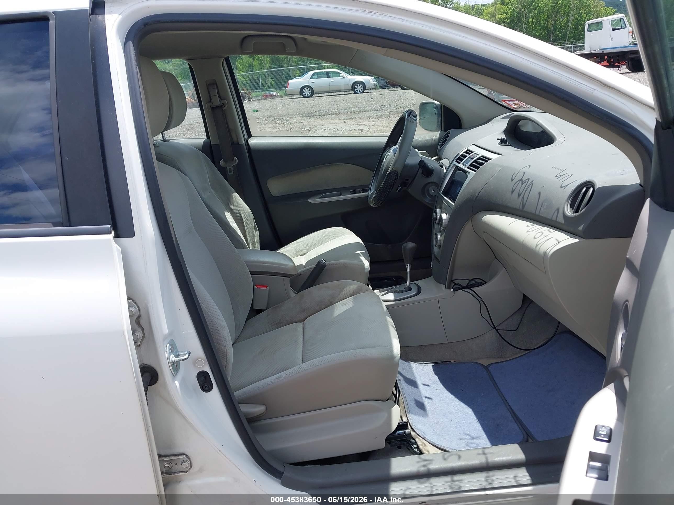2009 Toyota Yaris   Белый vin: JTDBT903591336457