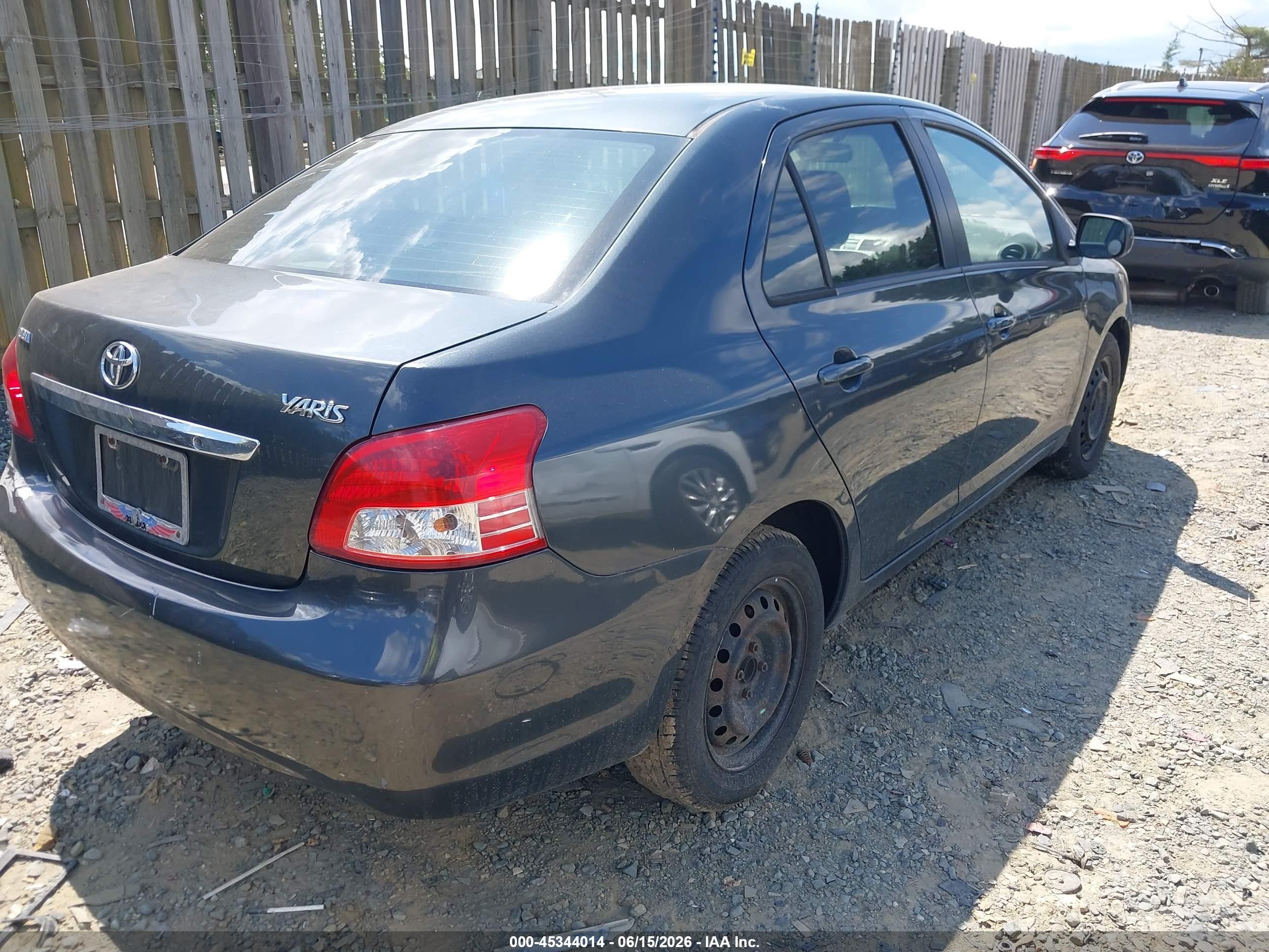 2008 Toyota Yaris   Серый vin: JTDBT903681202412