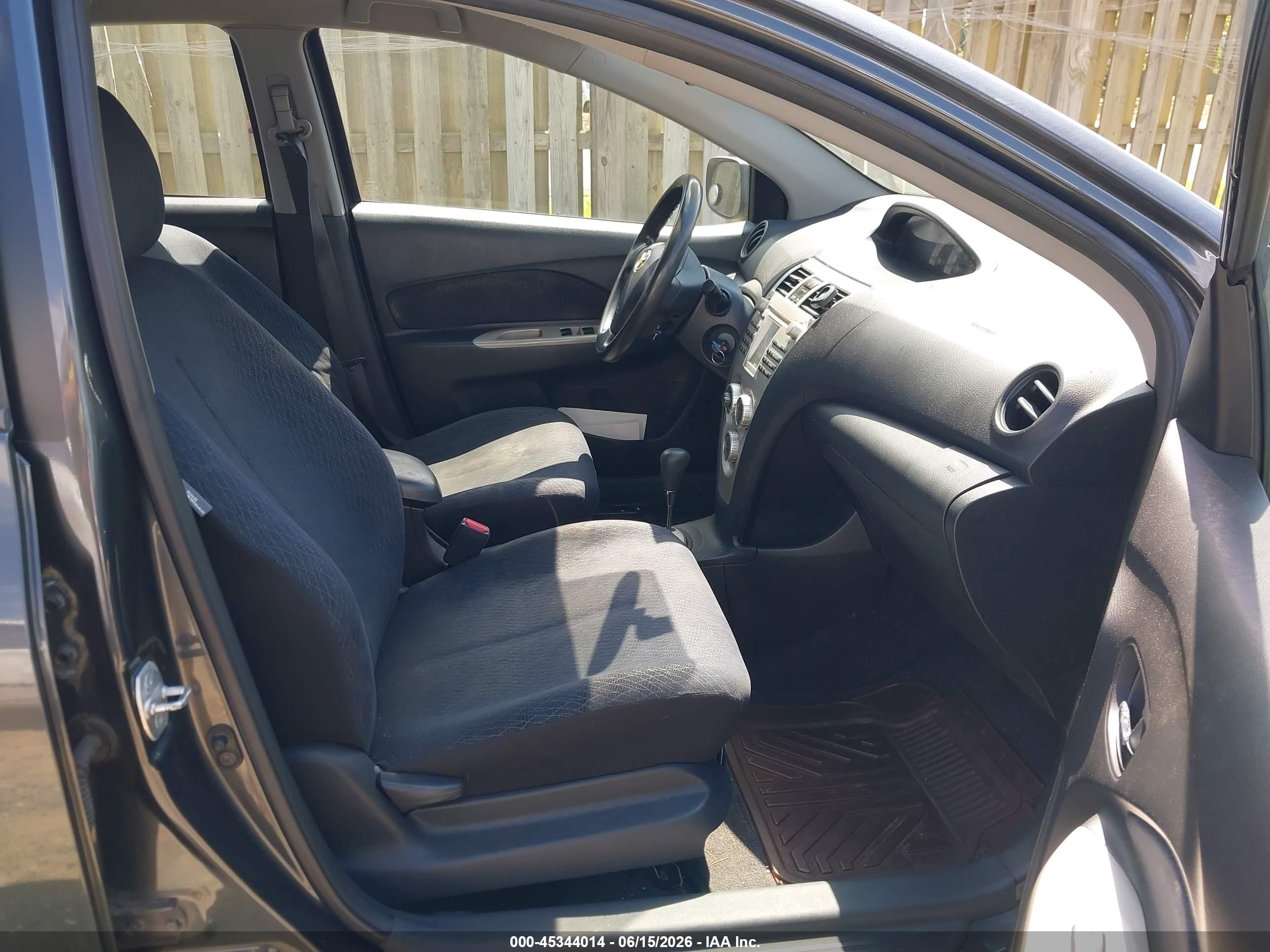 2008 Toyota Yaris   Серый vin: JTDBT903681202412