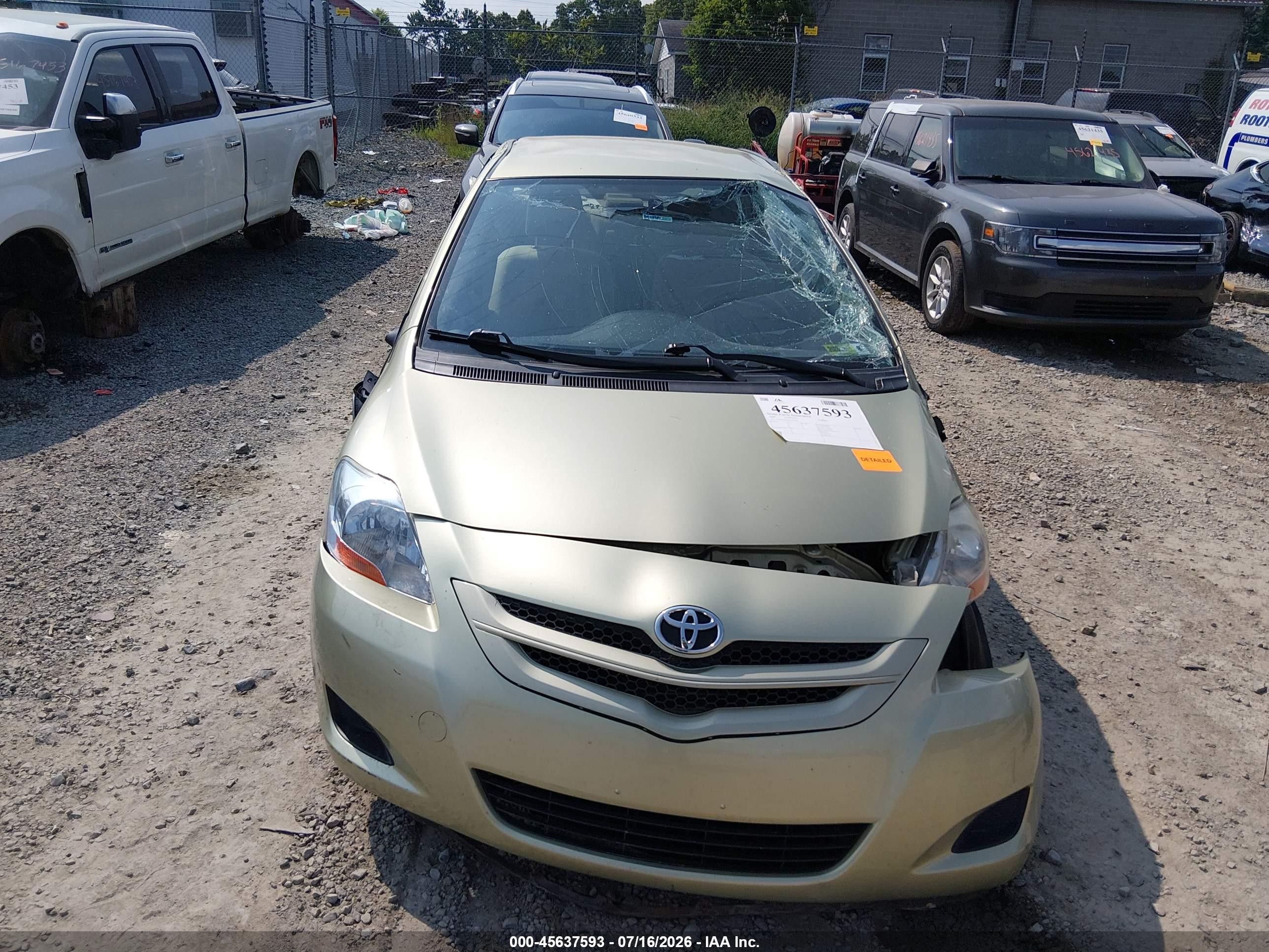 2008 Toyota Yaris   Green vin: JTDBT903681243820
