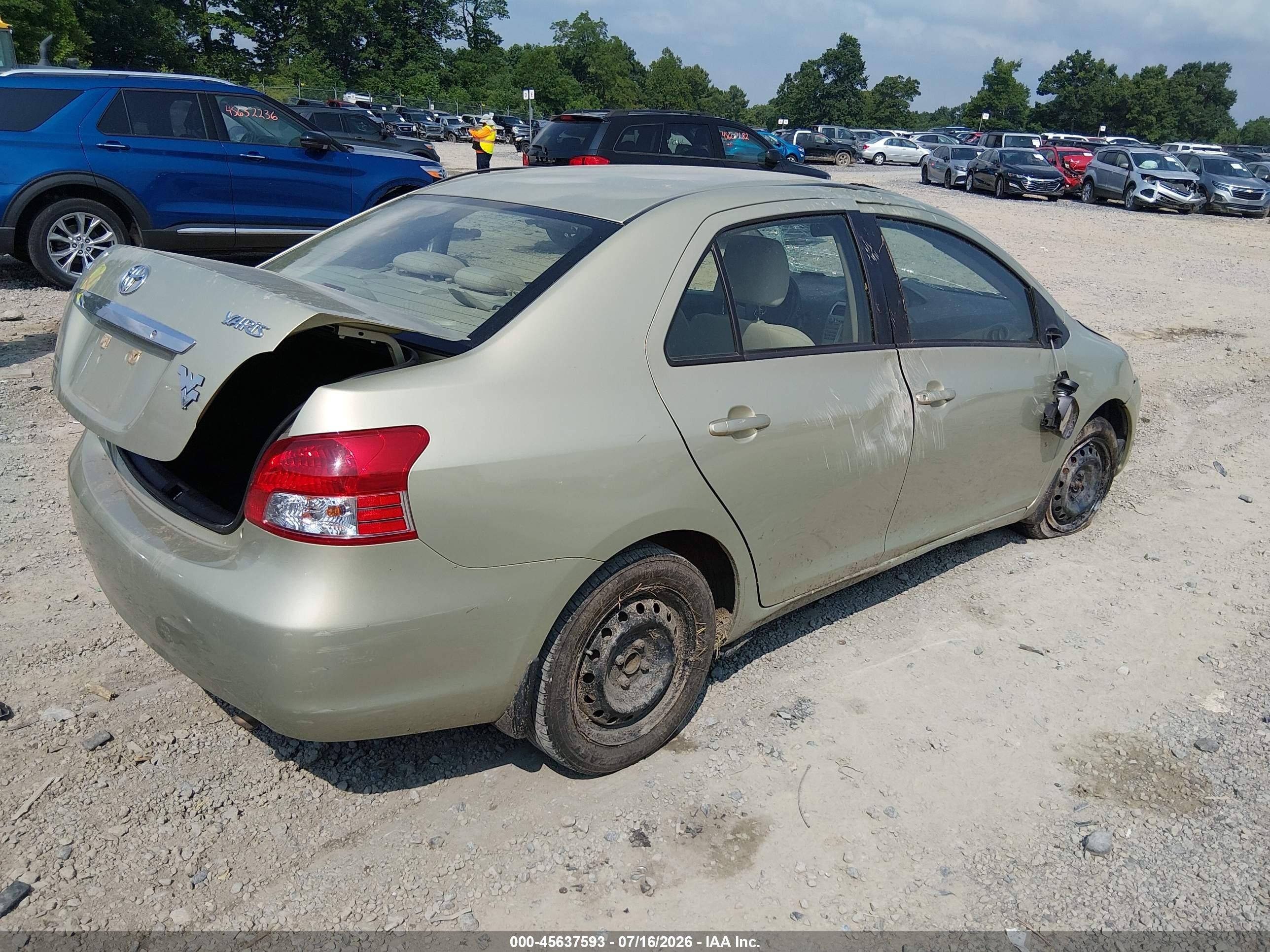 2008 Toyota Yaris   Green vin: JTDBT903681243820