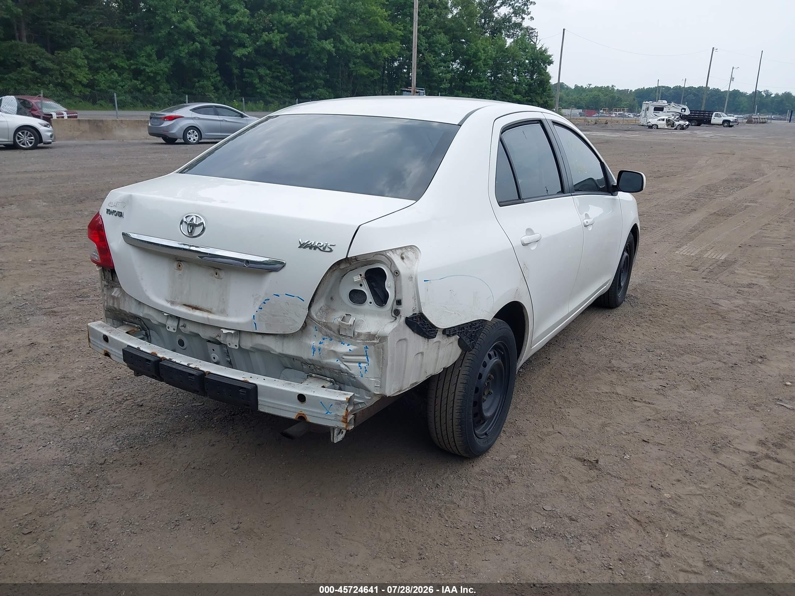 2008 Toyota Yaris   Белый vin: JTDBT903681282777