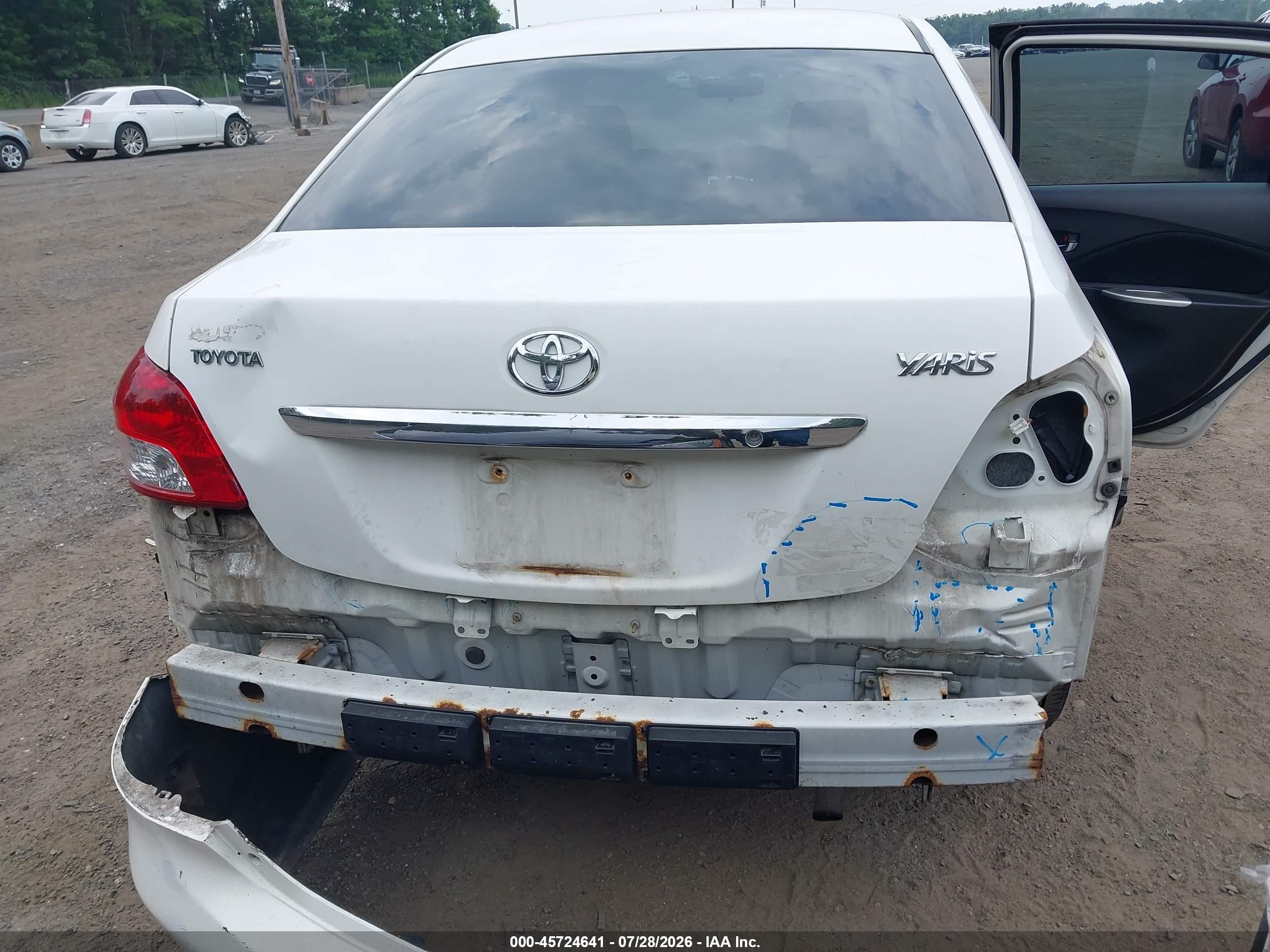 2008 Toyota Yaris   Белый vin: JTDBT903681282777