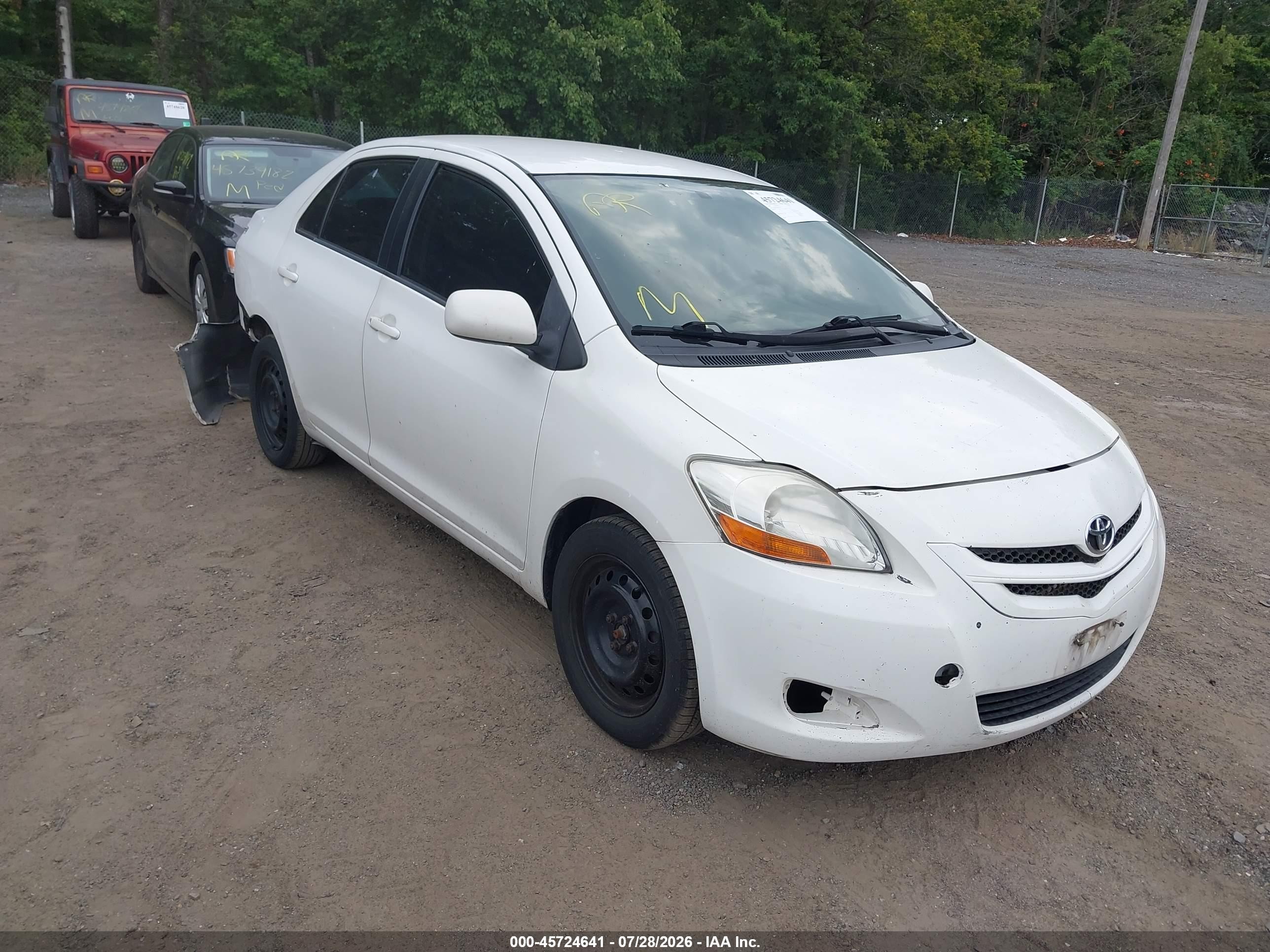 2008 Toyota Yaris   White vin: JTDBT903681282777