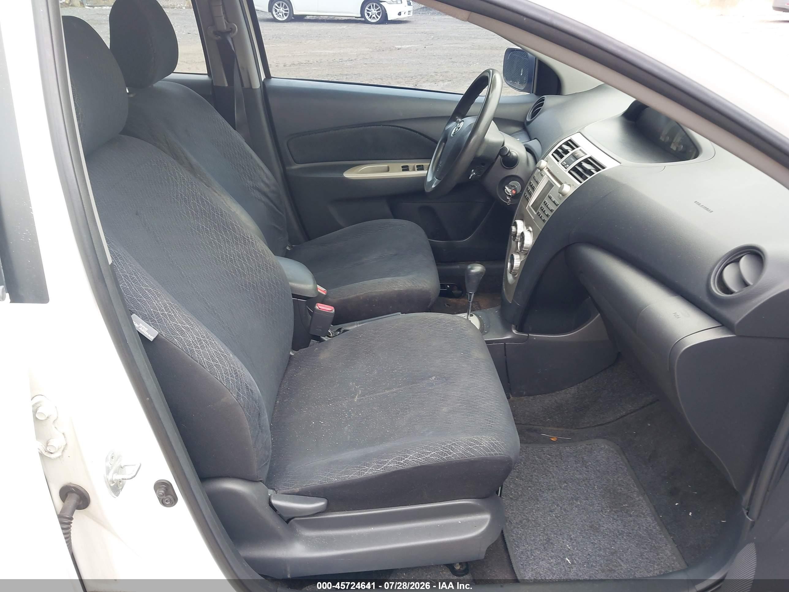 2008 Toyota Yaris   Белый vin: JTDBT903681282777