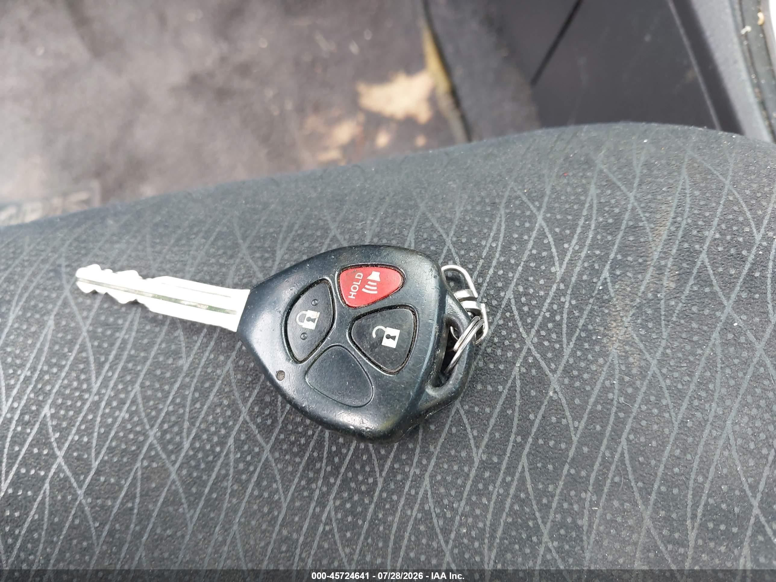 2008 Toyota Yaris   Белый vin: JTDBT903681282777