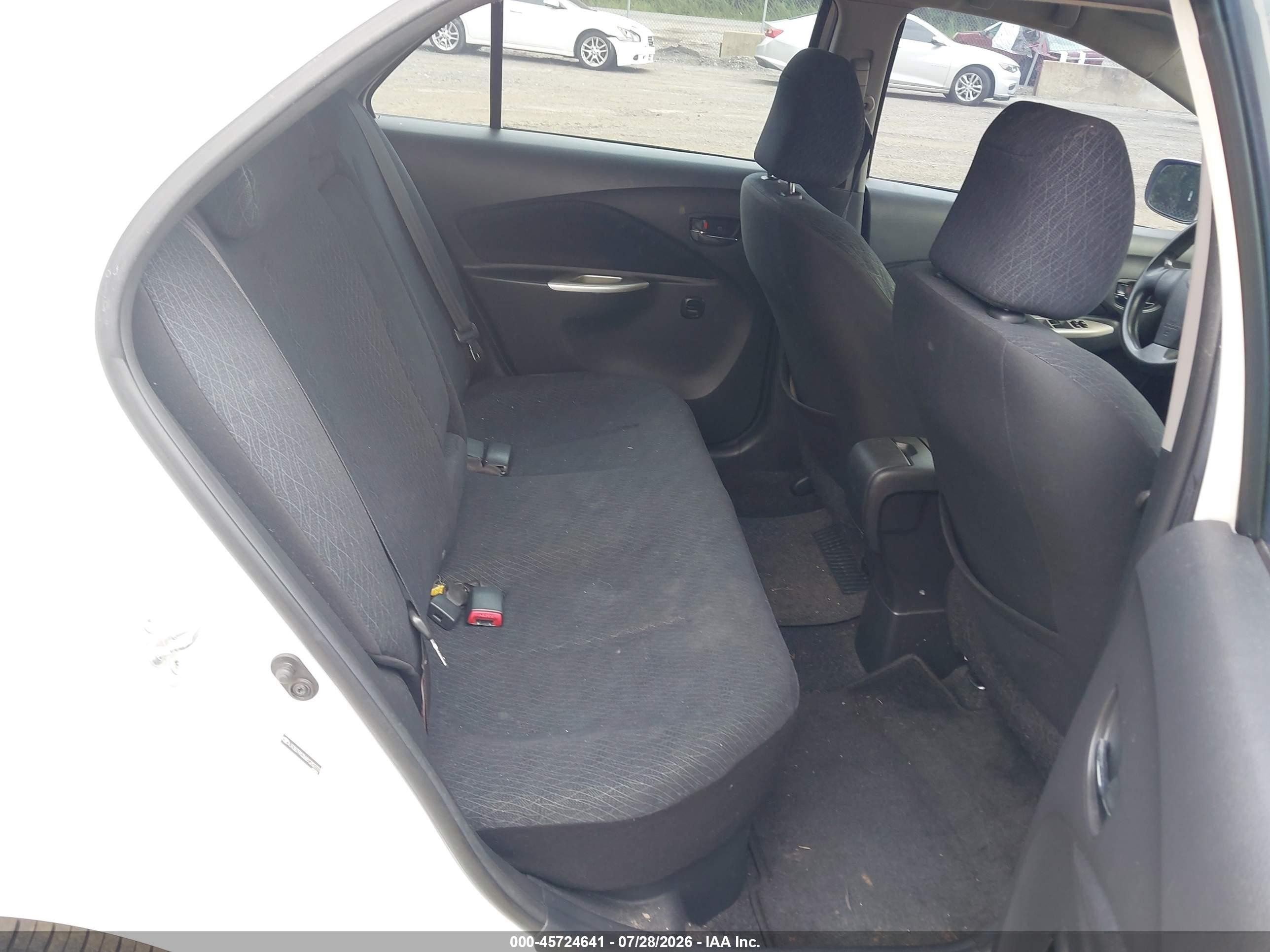 2008 Toyota Yaris   Белый vin: JTDBT903681282777