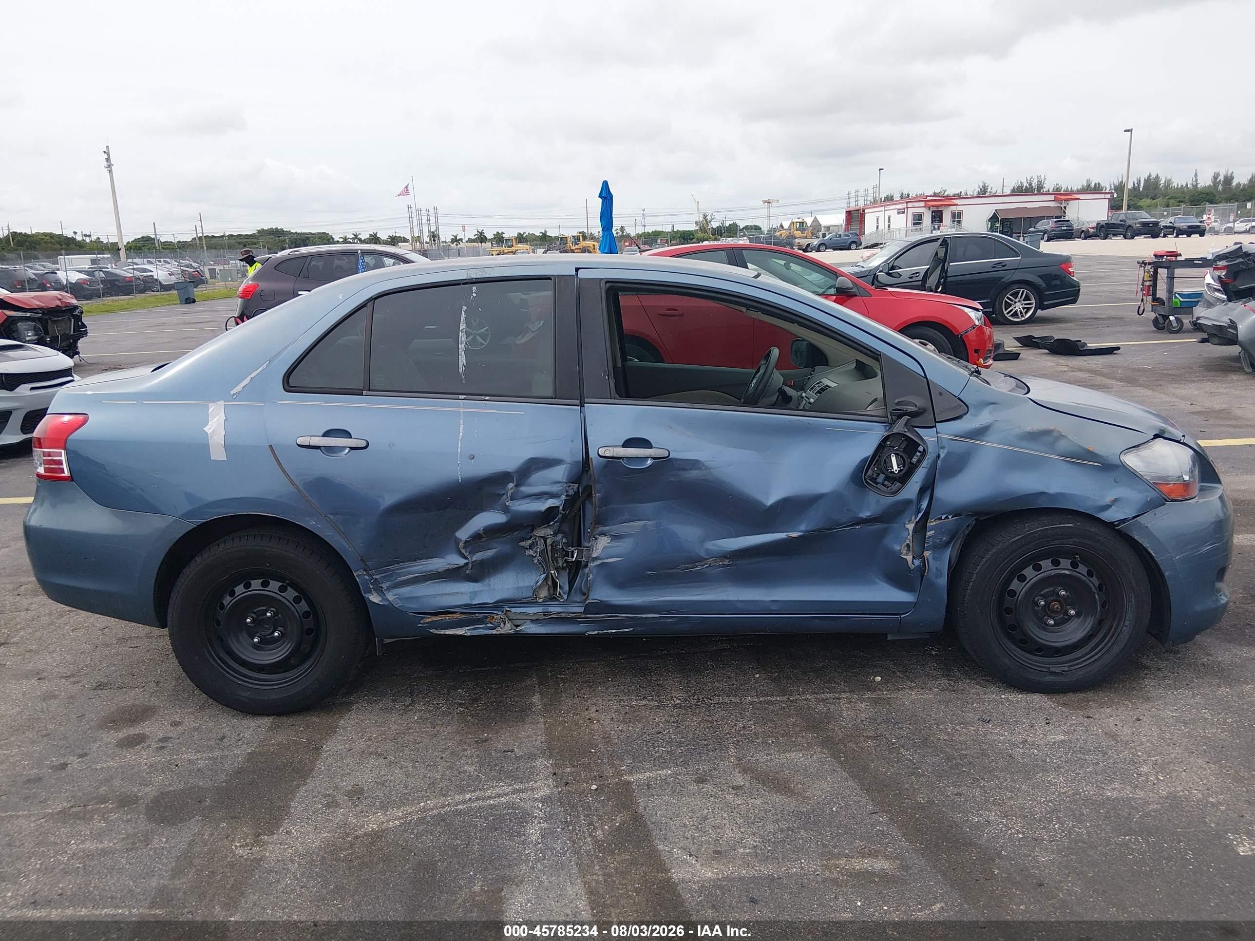 2009 Toyota Yaris Blue vin: JTDBT903691297555