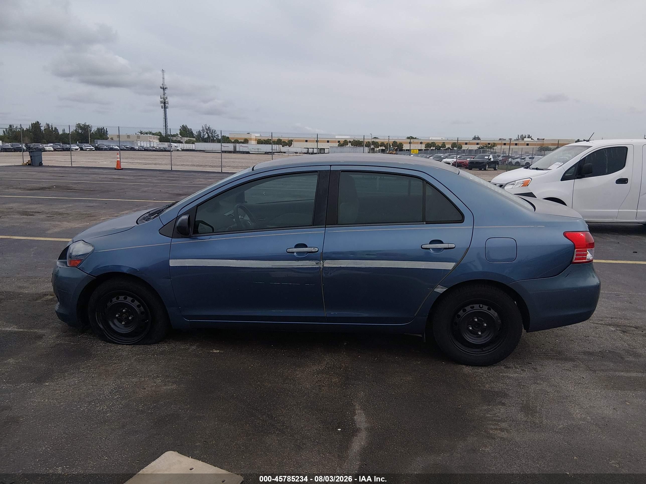 2009 Toyota Yaris Blue vin: JTDBT903691297555