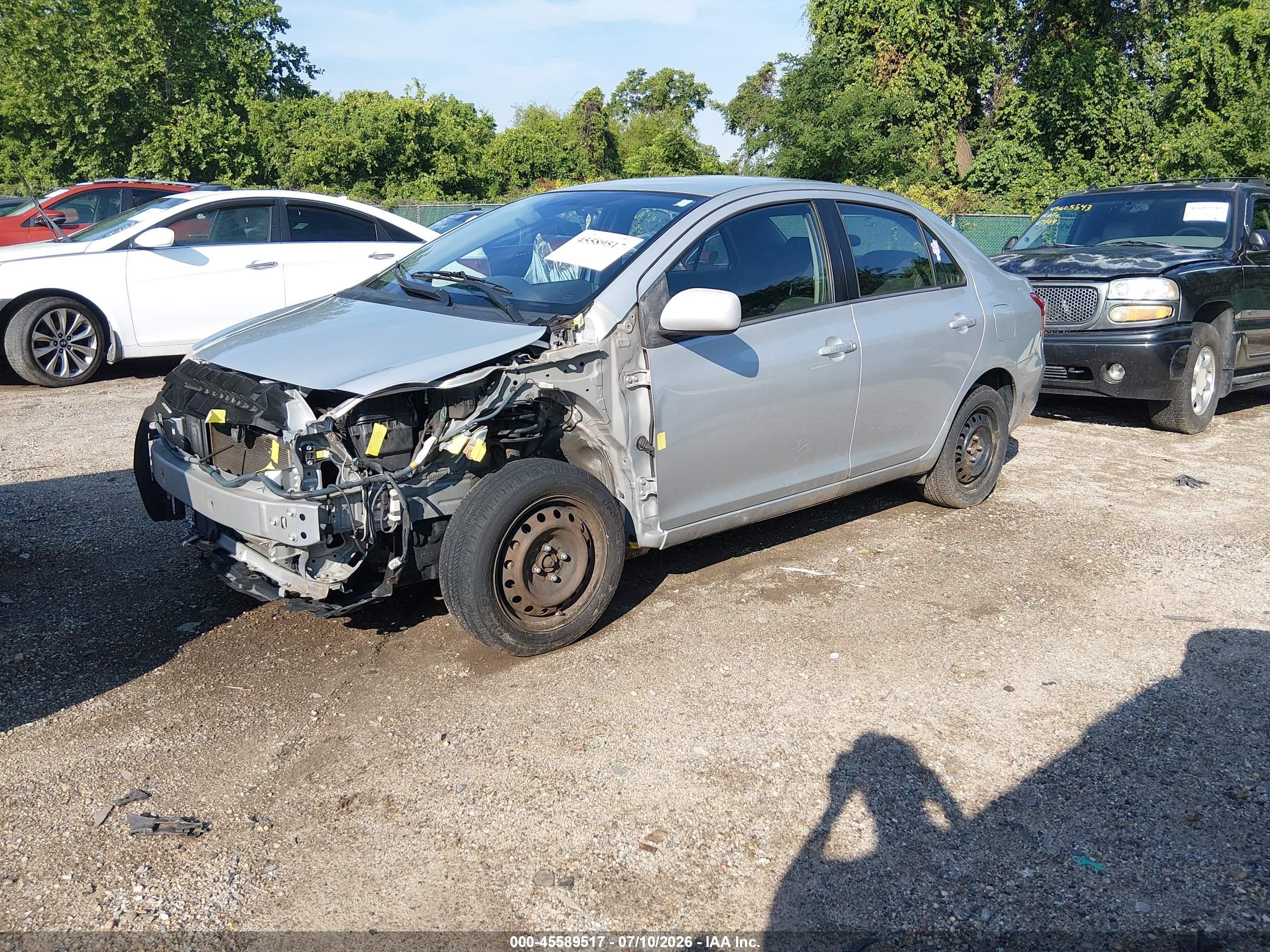 2009 Toyota Yaris   Серебряный vin: JTDBT903691305525