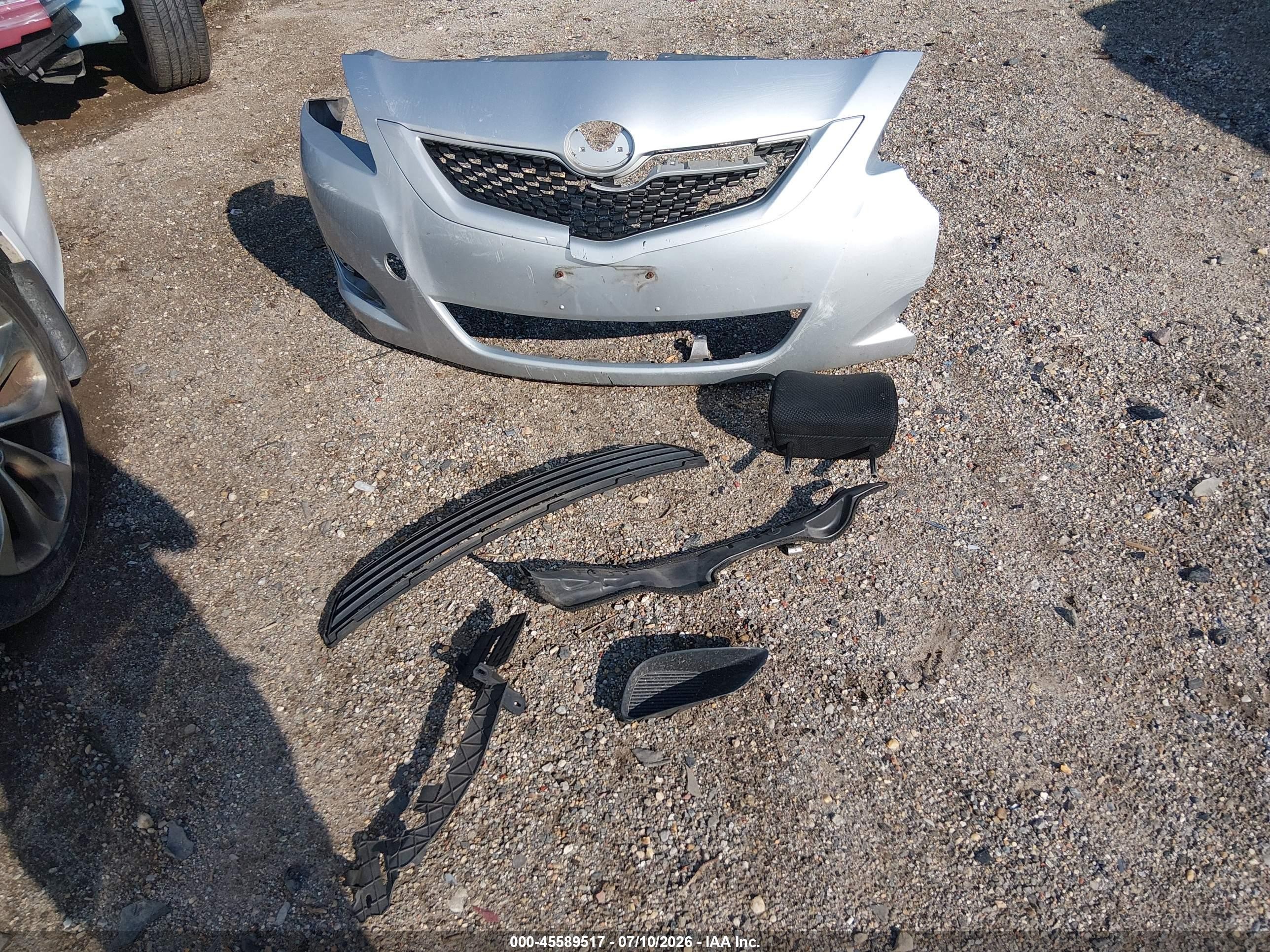 2009 Toyota Yaris   Серебряный vin: JTDBT903691305525