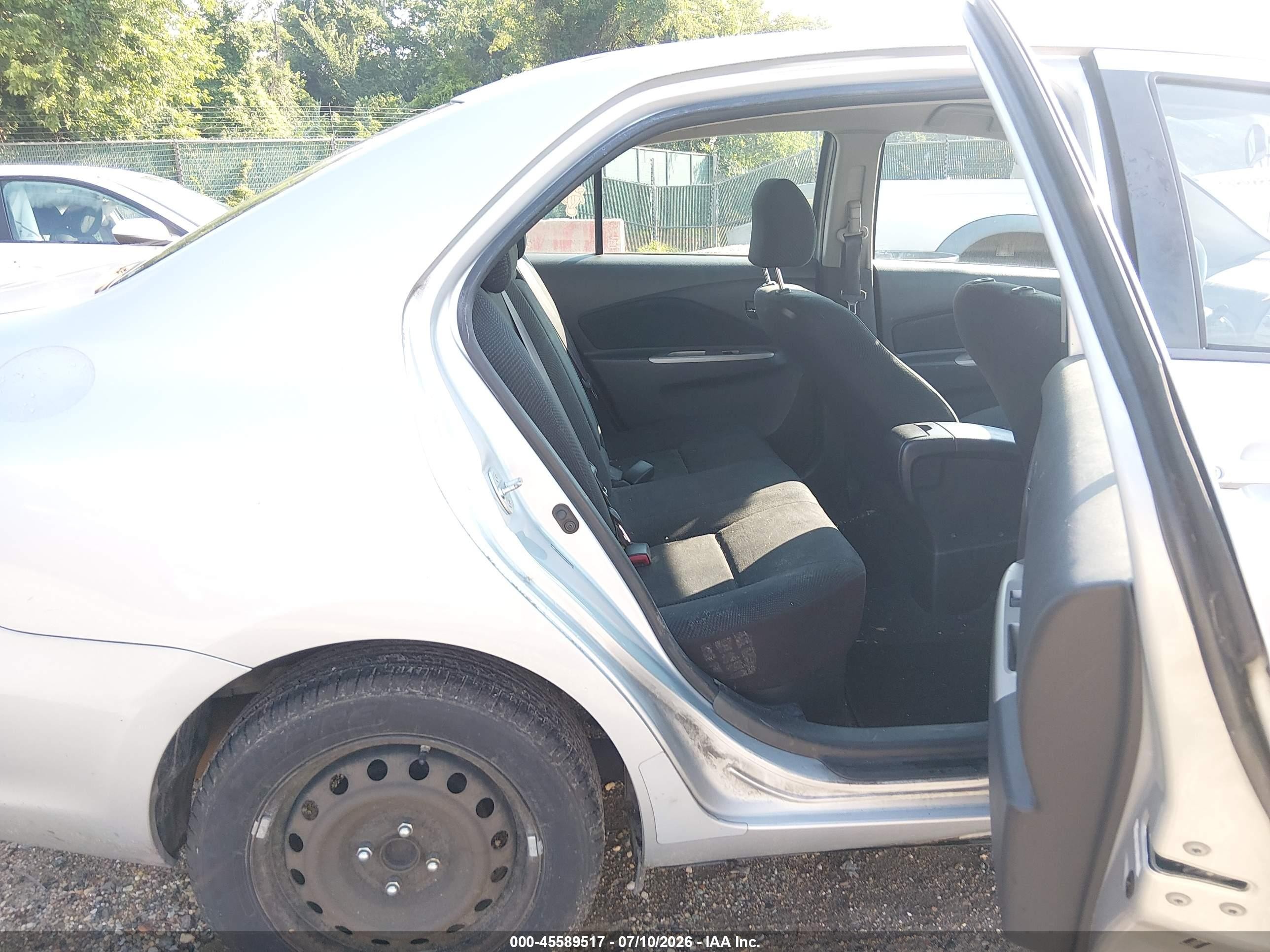 2009 Toyota Yaris   Серебряный vin: JTDBT903691305525