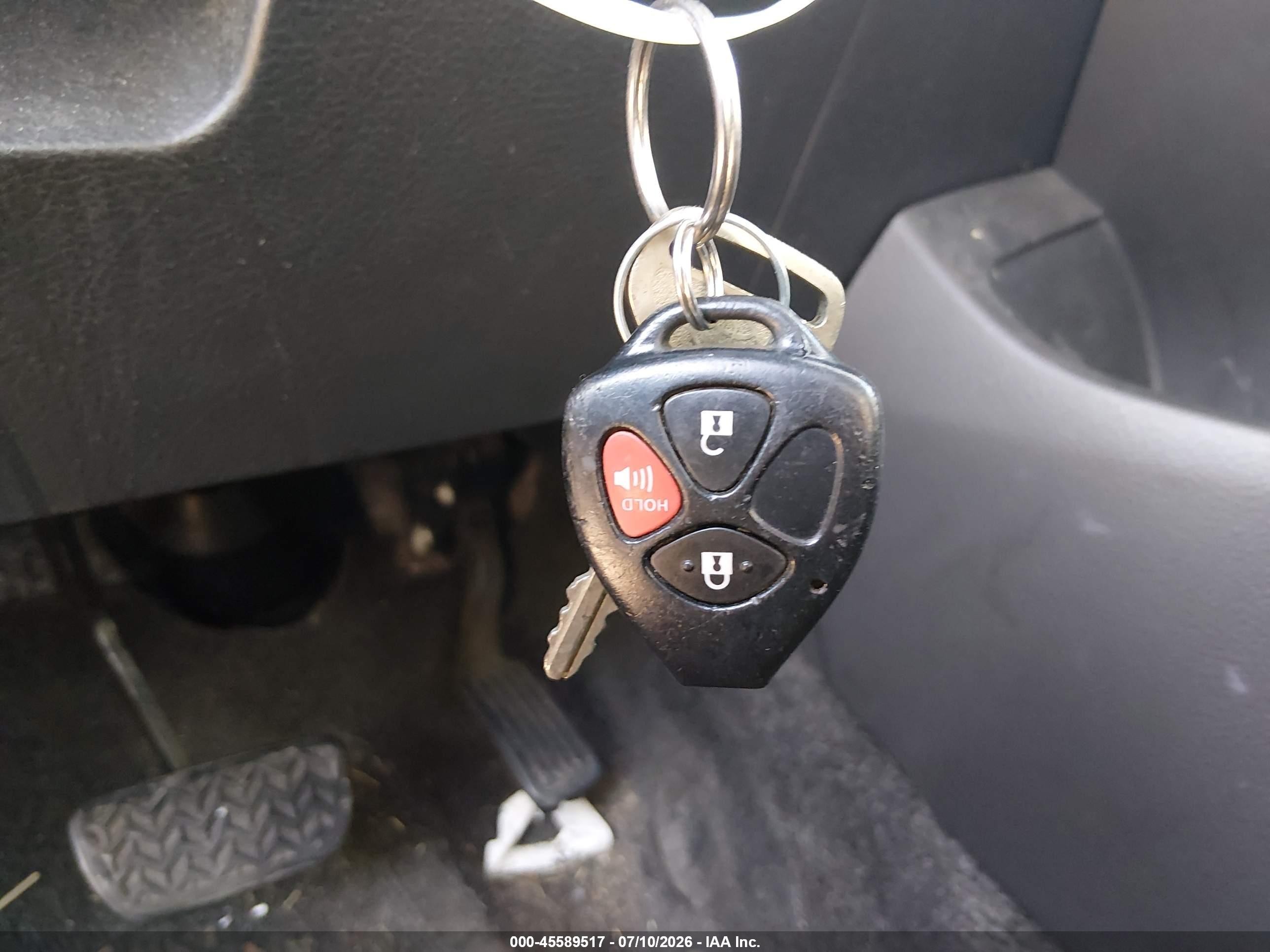 2009 Toyota Yaris   Серебряный vin: JTDBT903691305525
