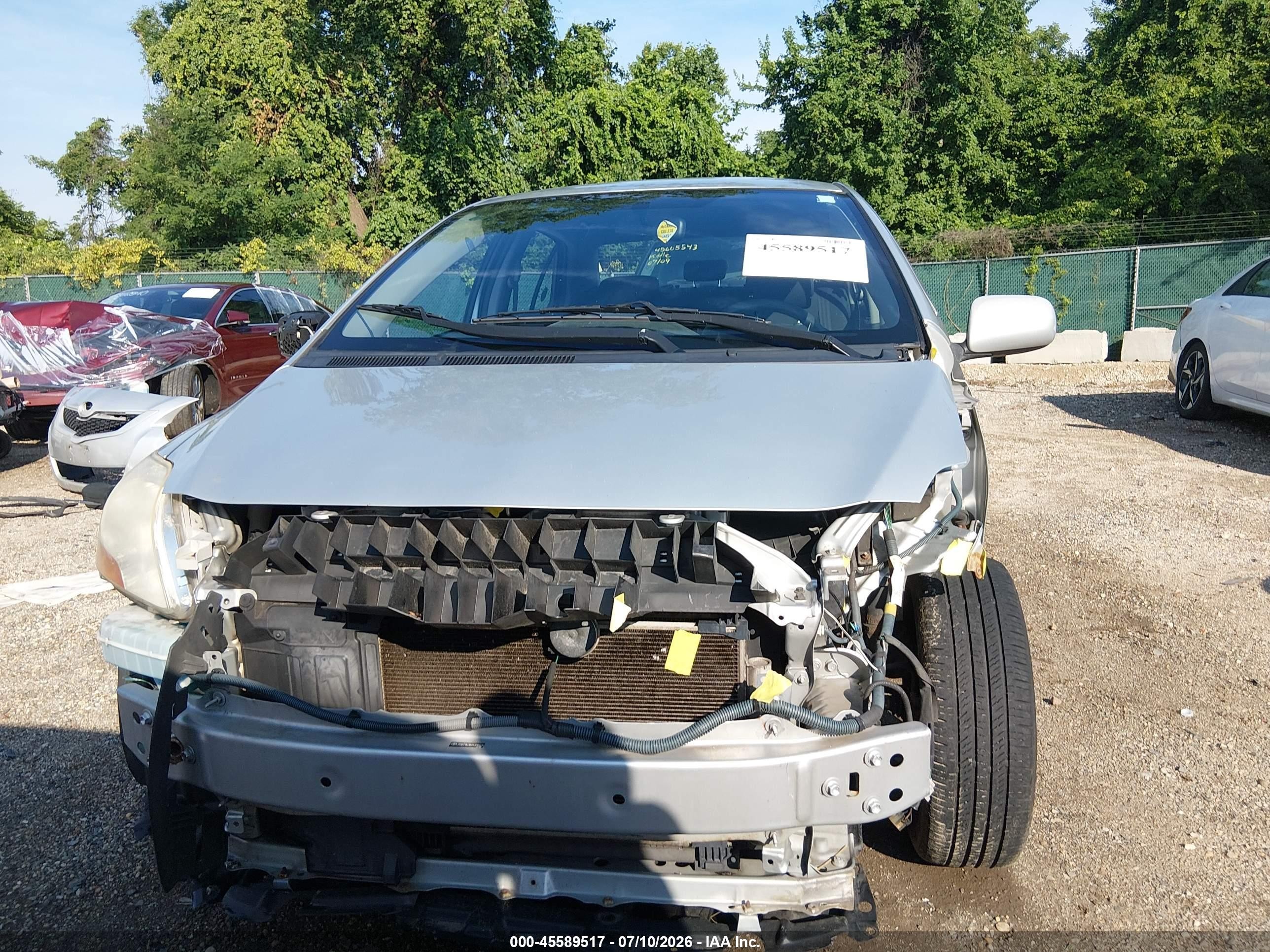 2009 Toyota Yaris   Серебряный vin: JTDBT903691305525
