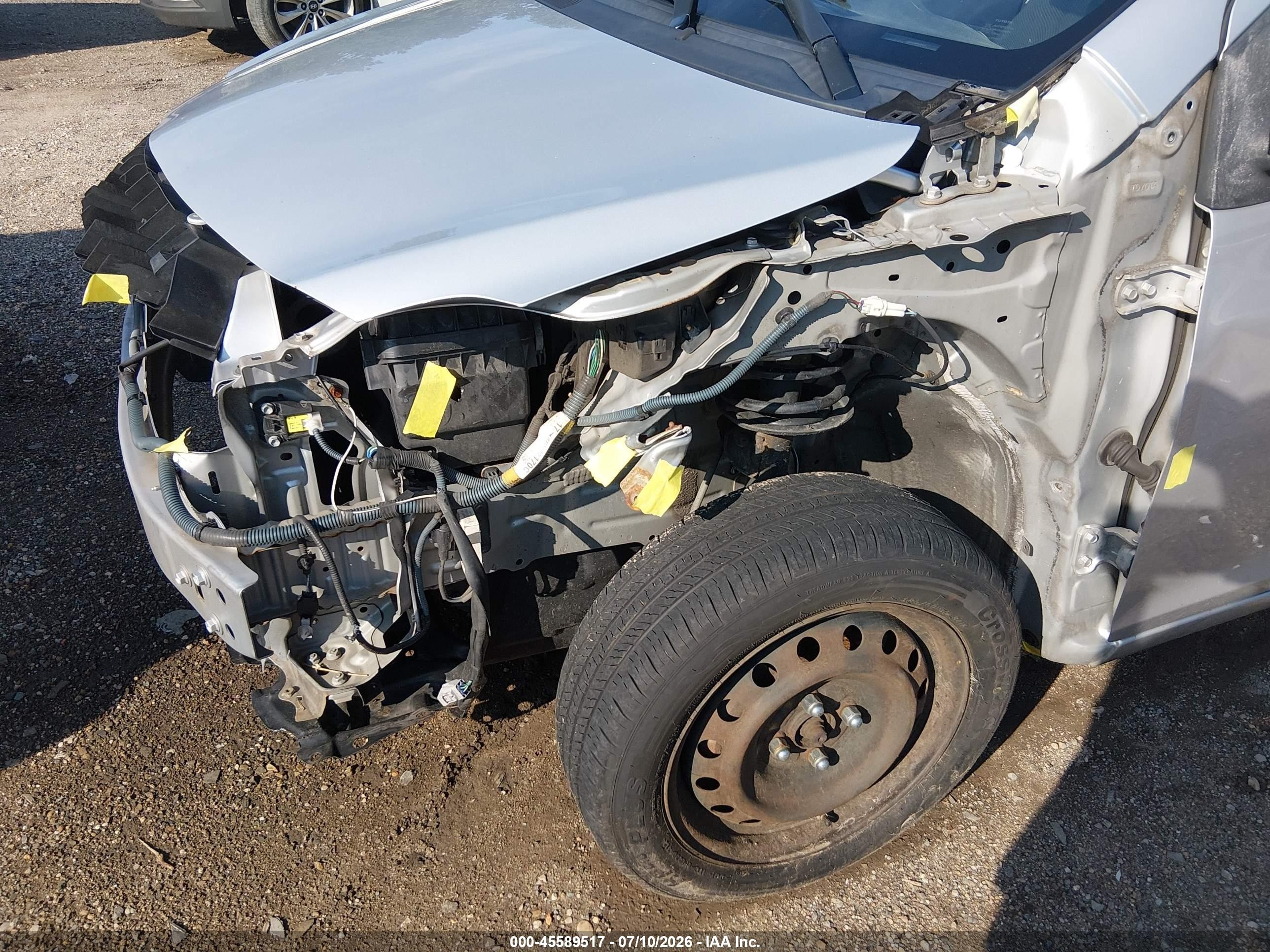 2009 Toyota Yaris   Серебряный vin: JTDBT903691305525