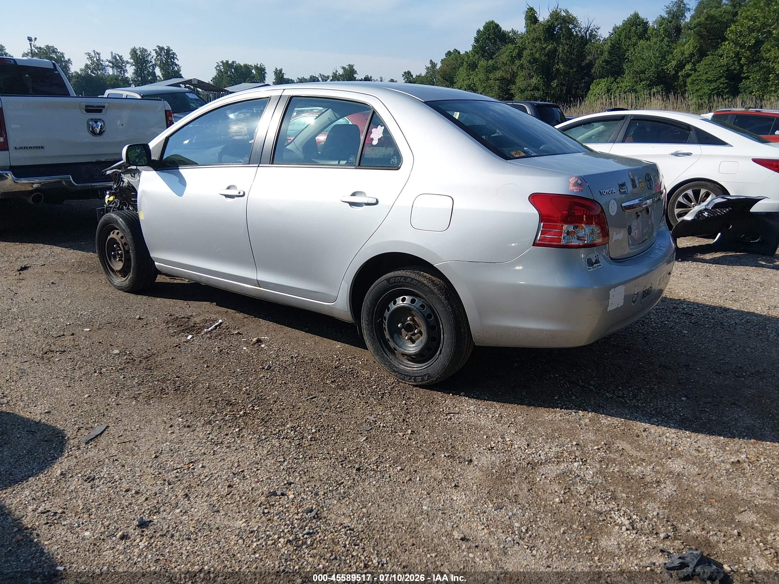 2009 Toyota Yaris   Серебряный vin: JTDBT903691305525